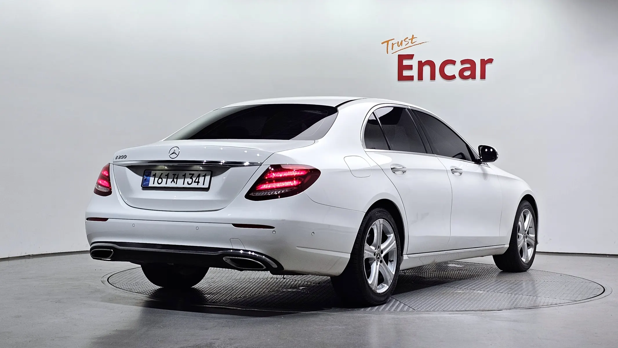 Mercedes-Benz E-Class W213 E200 2017 2/34