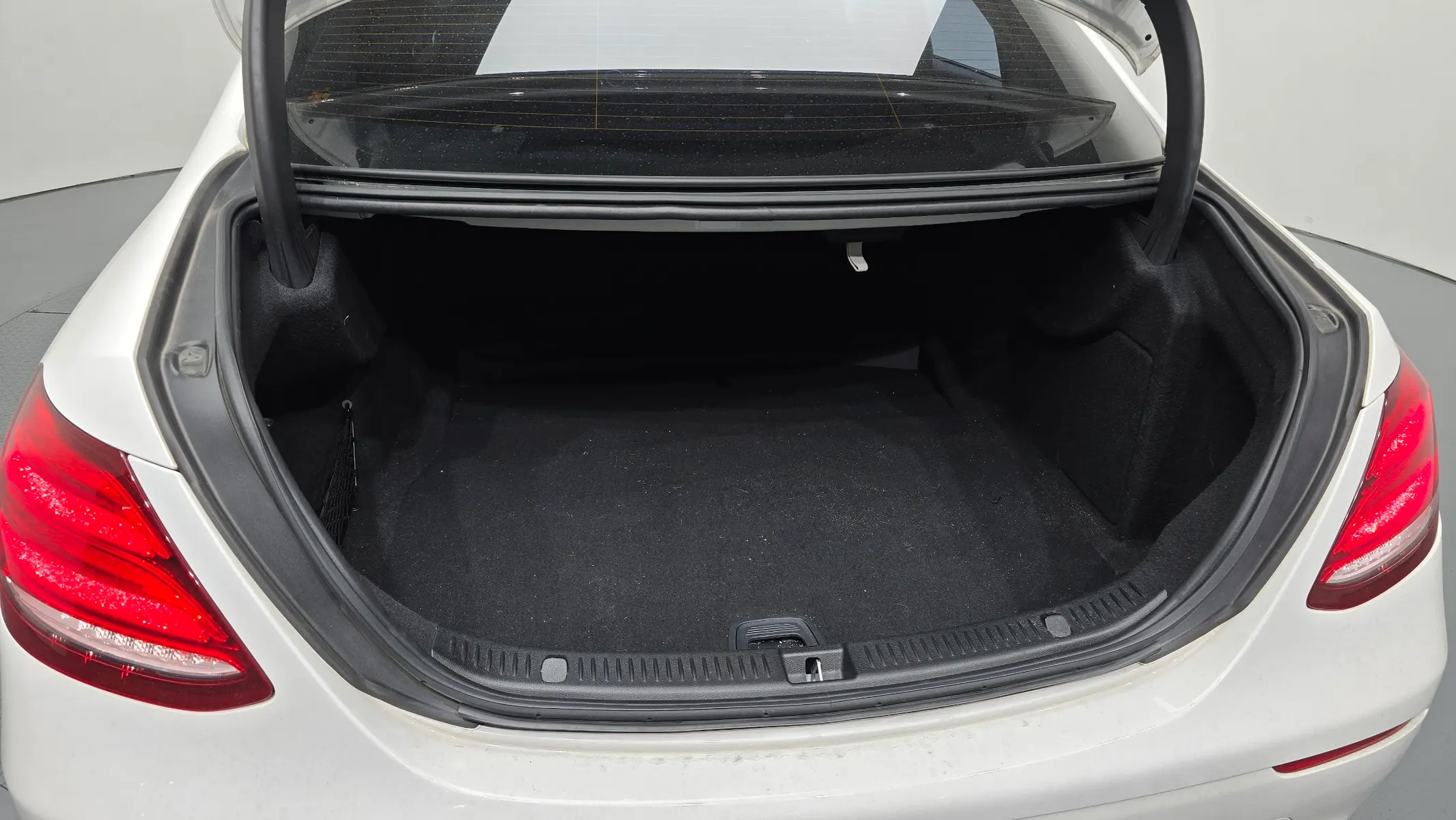 Mercedes-Benz E-Class W213 E200 2017 33/34