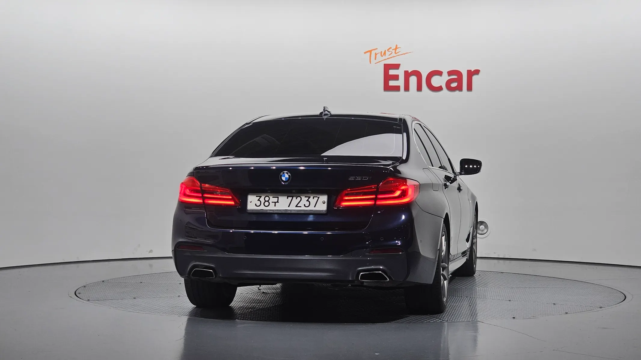 BMW 5 Series (G30) 530i M 2017 3/39