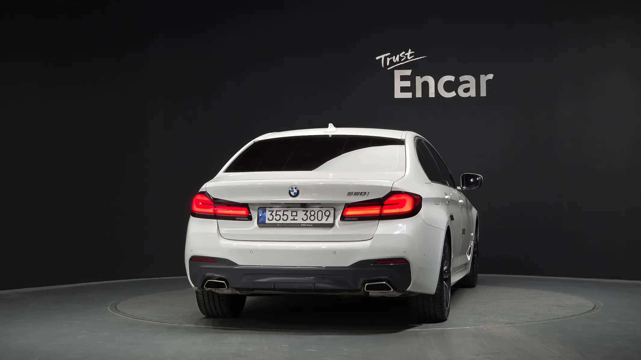 BMW 5 Series (G30) 520i M 2022 3/38