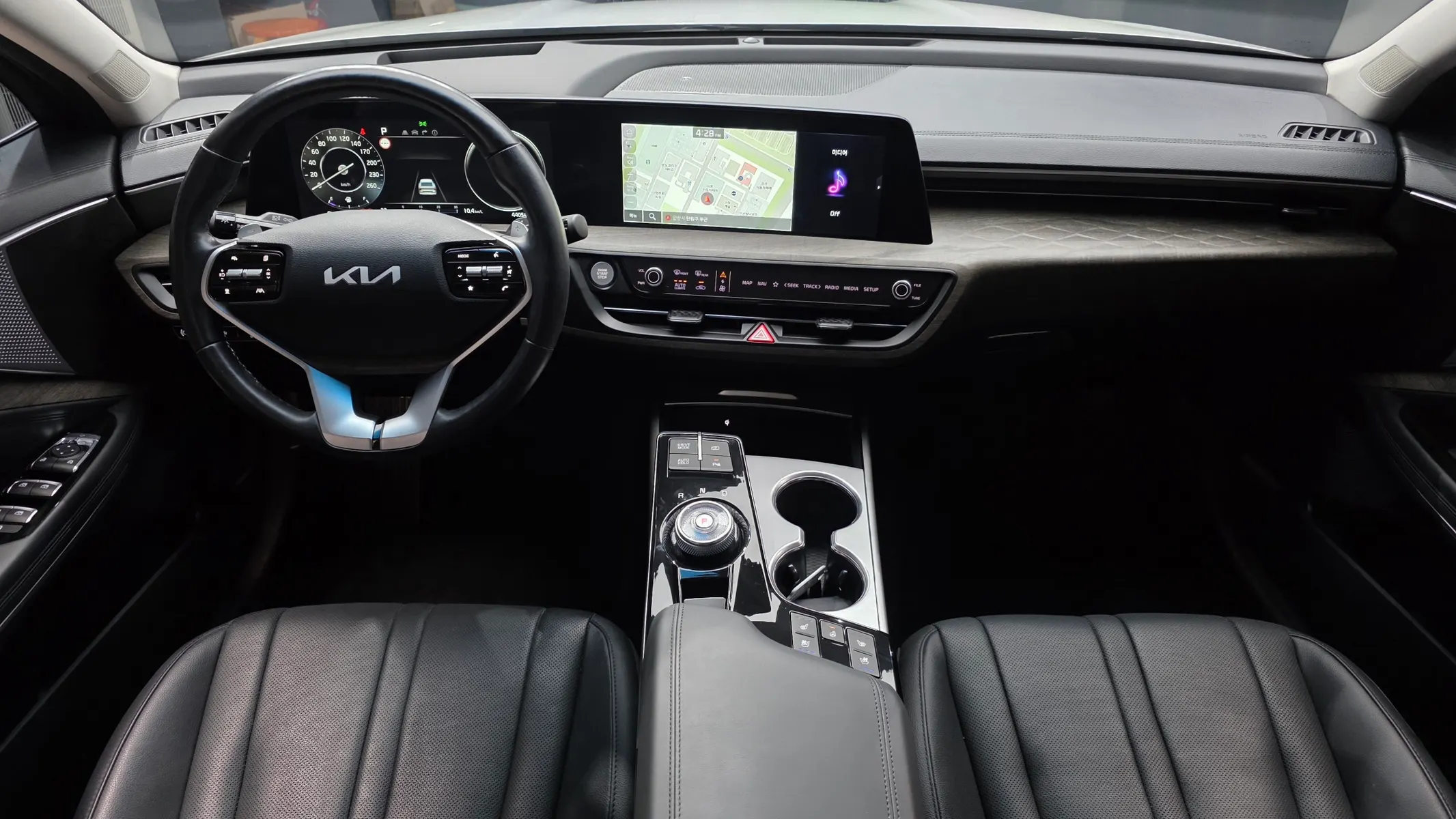 Kia K8 2.5 2WD 2022 4/5