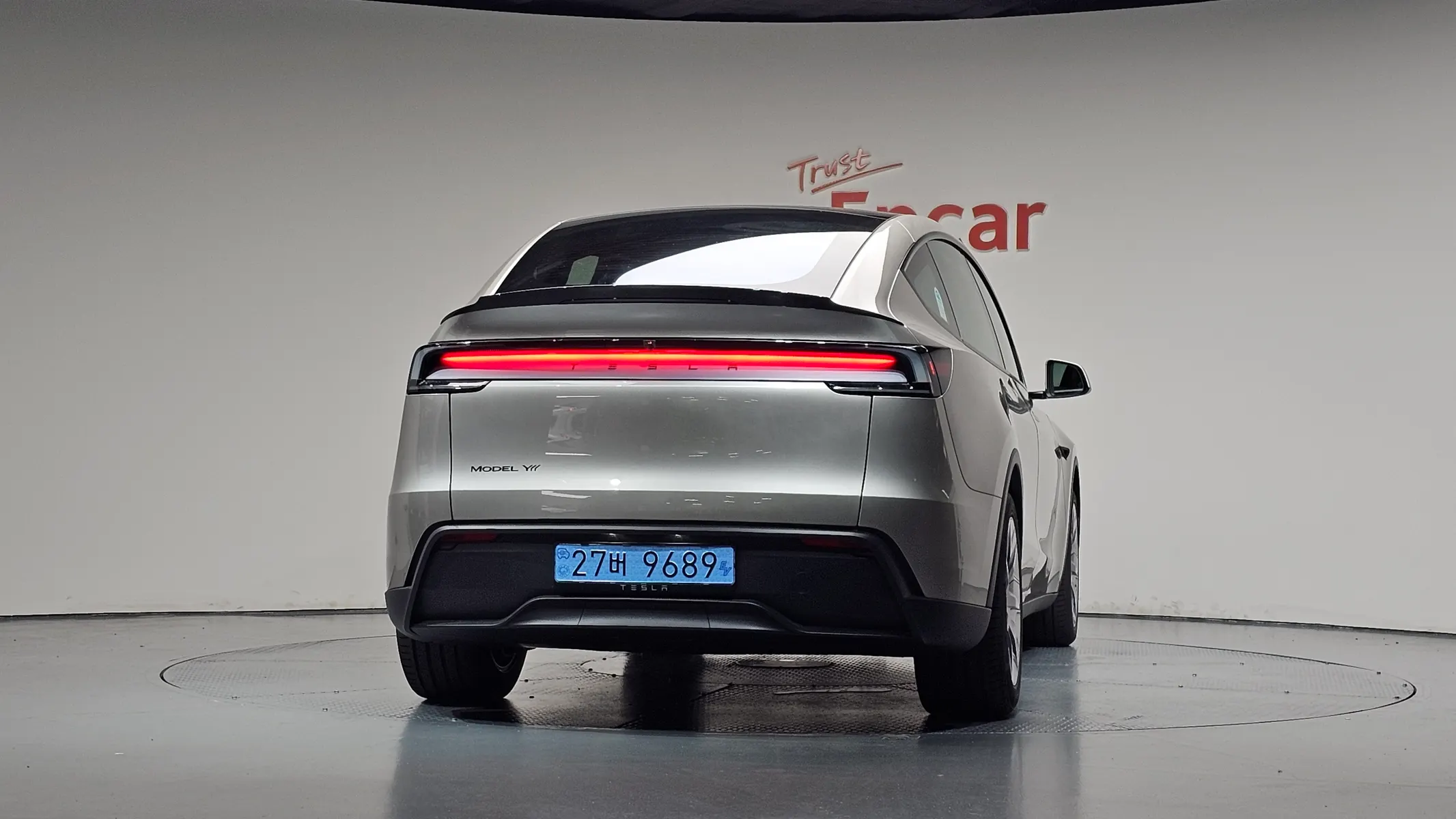 Tesla Y L AWD 2026 3/5