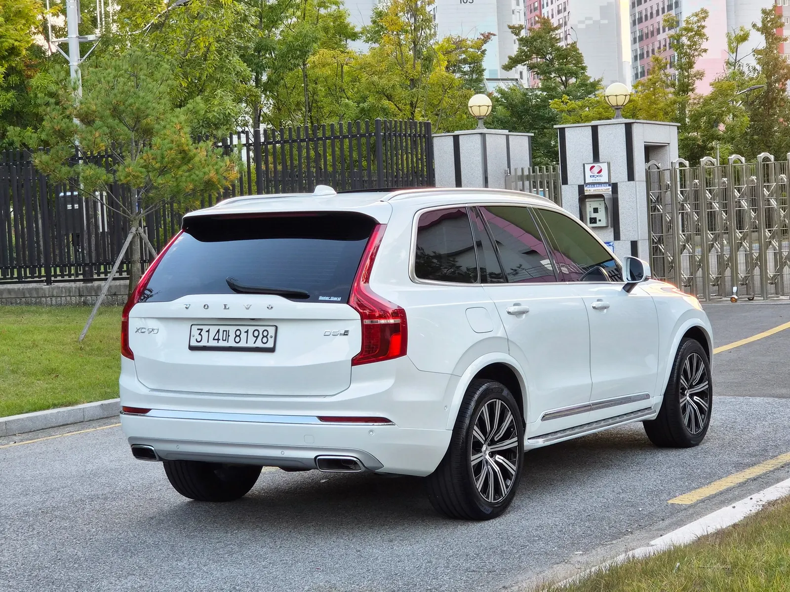Volvo XC90 2 D5 2020 3/5