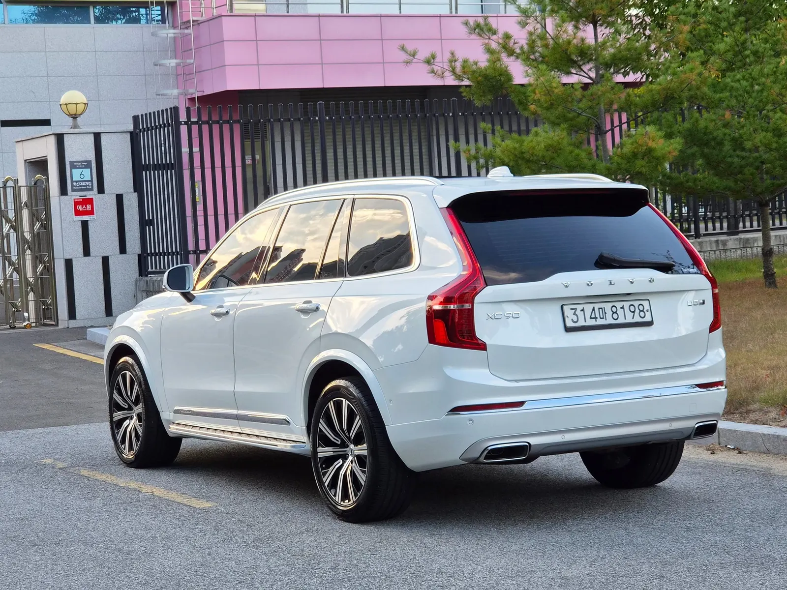 Volvo XC90 2 D5 2020 2/5