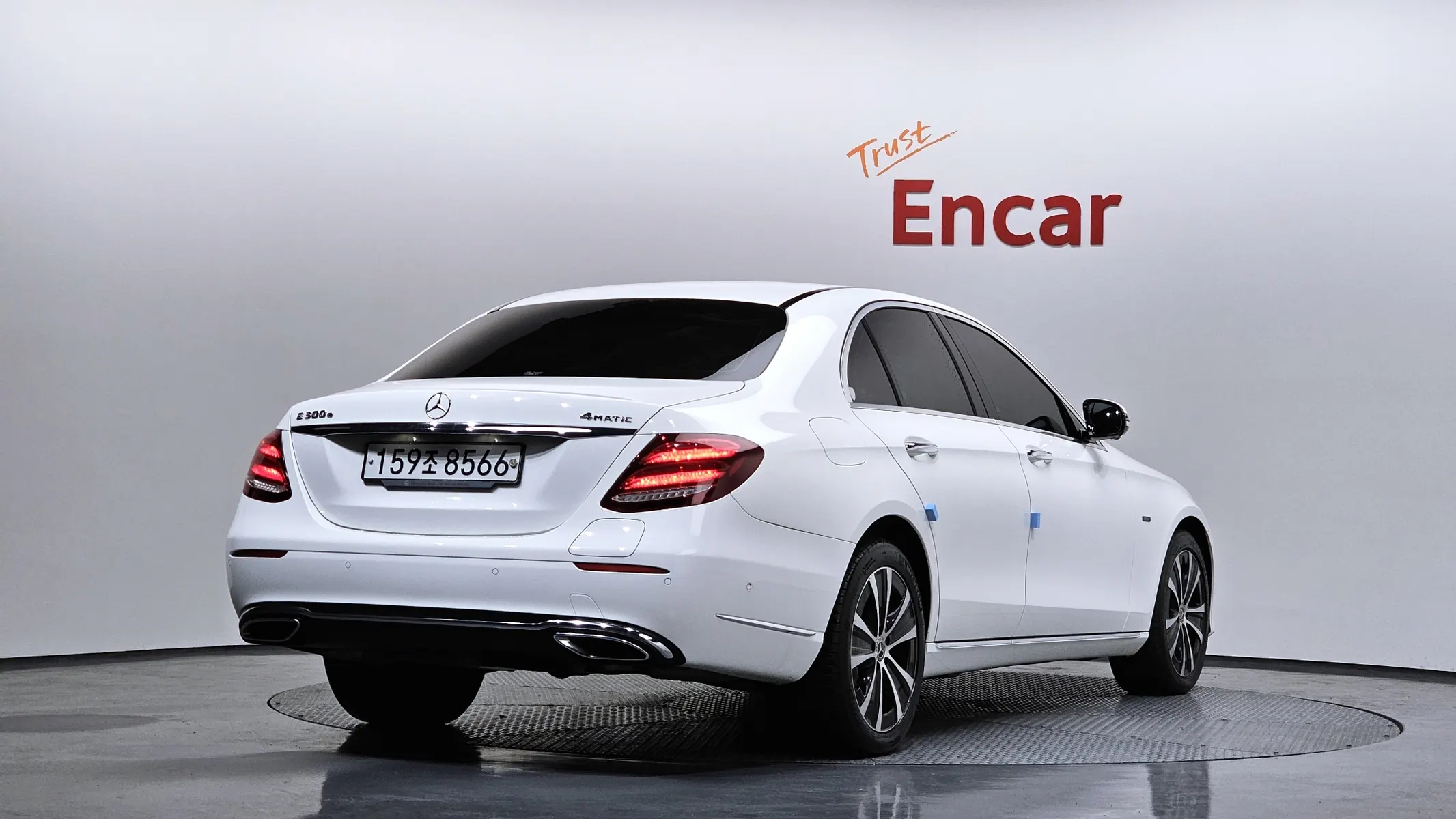 Mercedes-Benz E-Class W213 E300e 4MATIC 2020 2/21