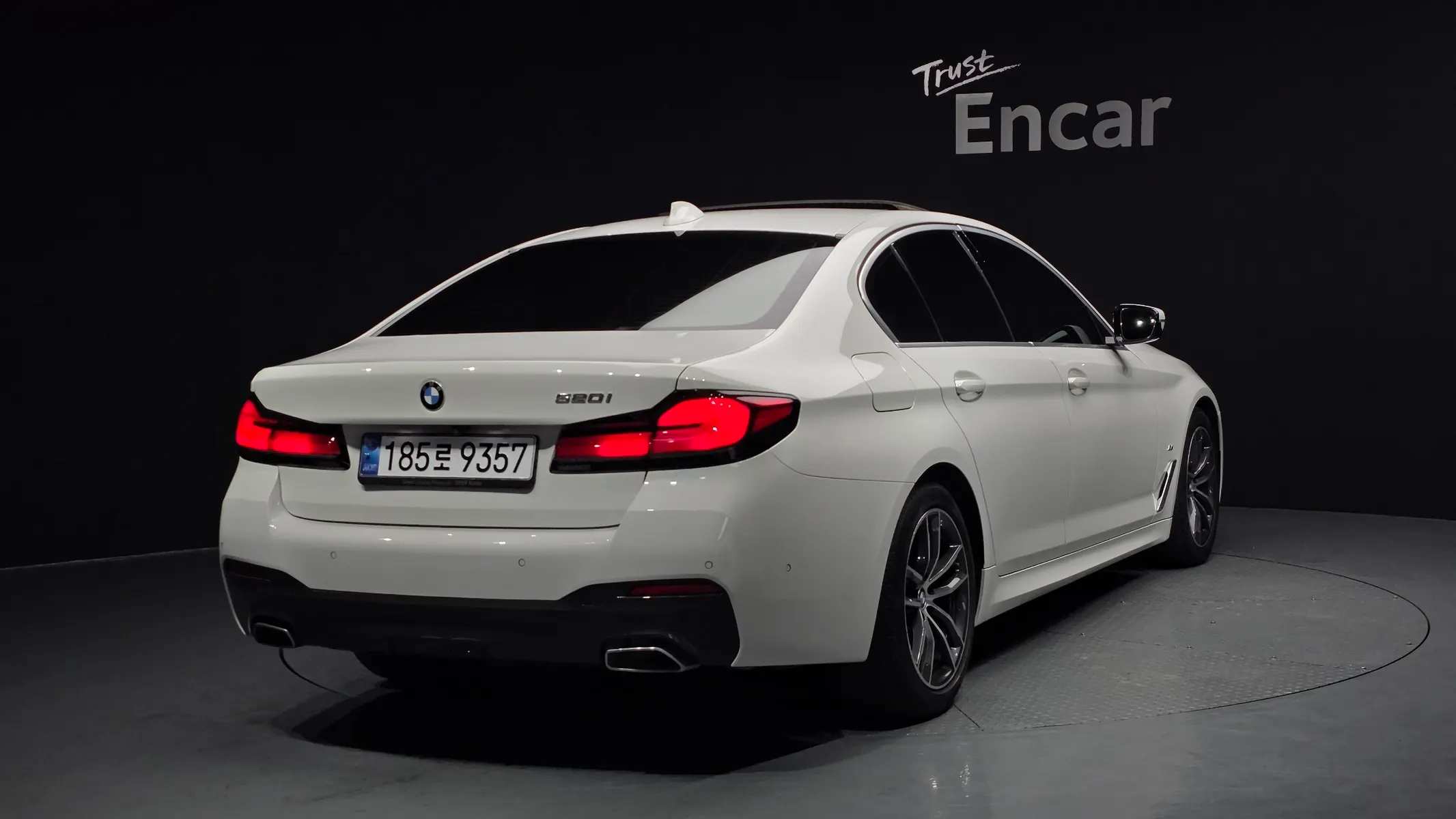 BMW 5 Series (G30) 520i M 2021 2/21