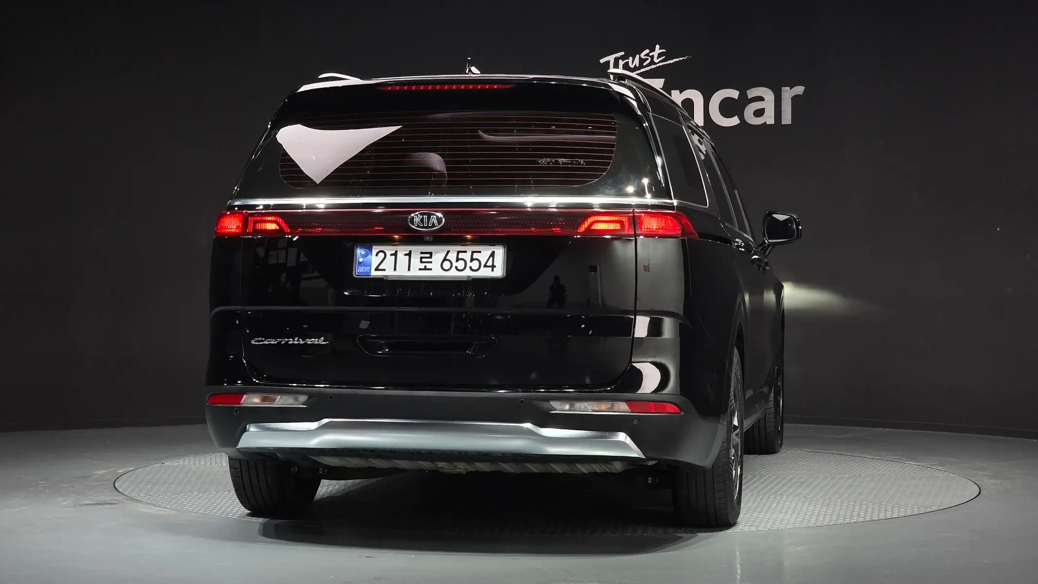 Kia Carnival 9 2020 3/5