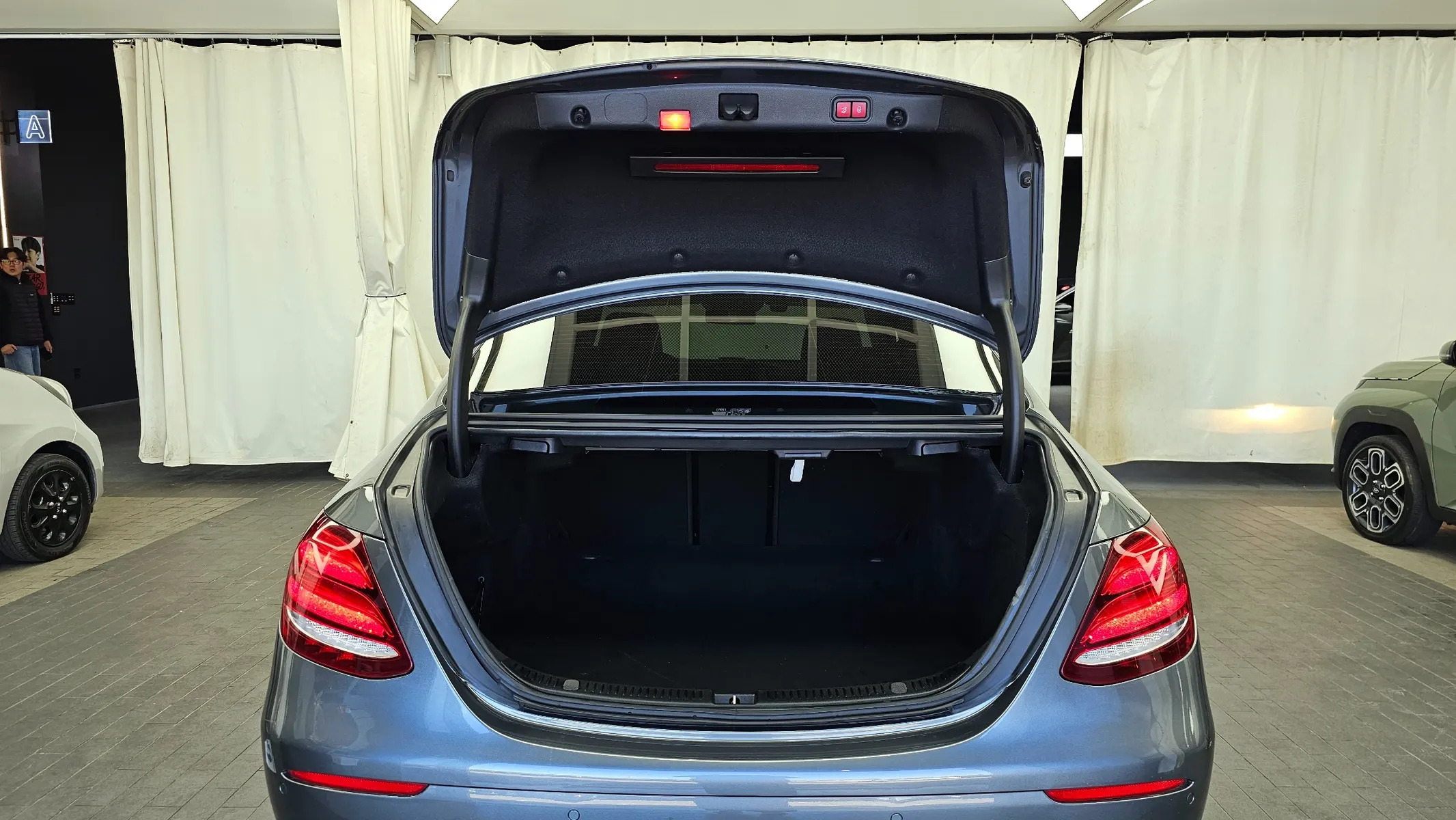 Mercedes-Benz E-Class W213 E300 4MATIC 2018 20/21