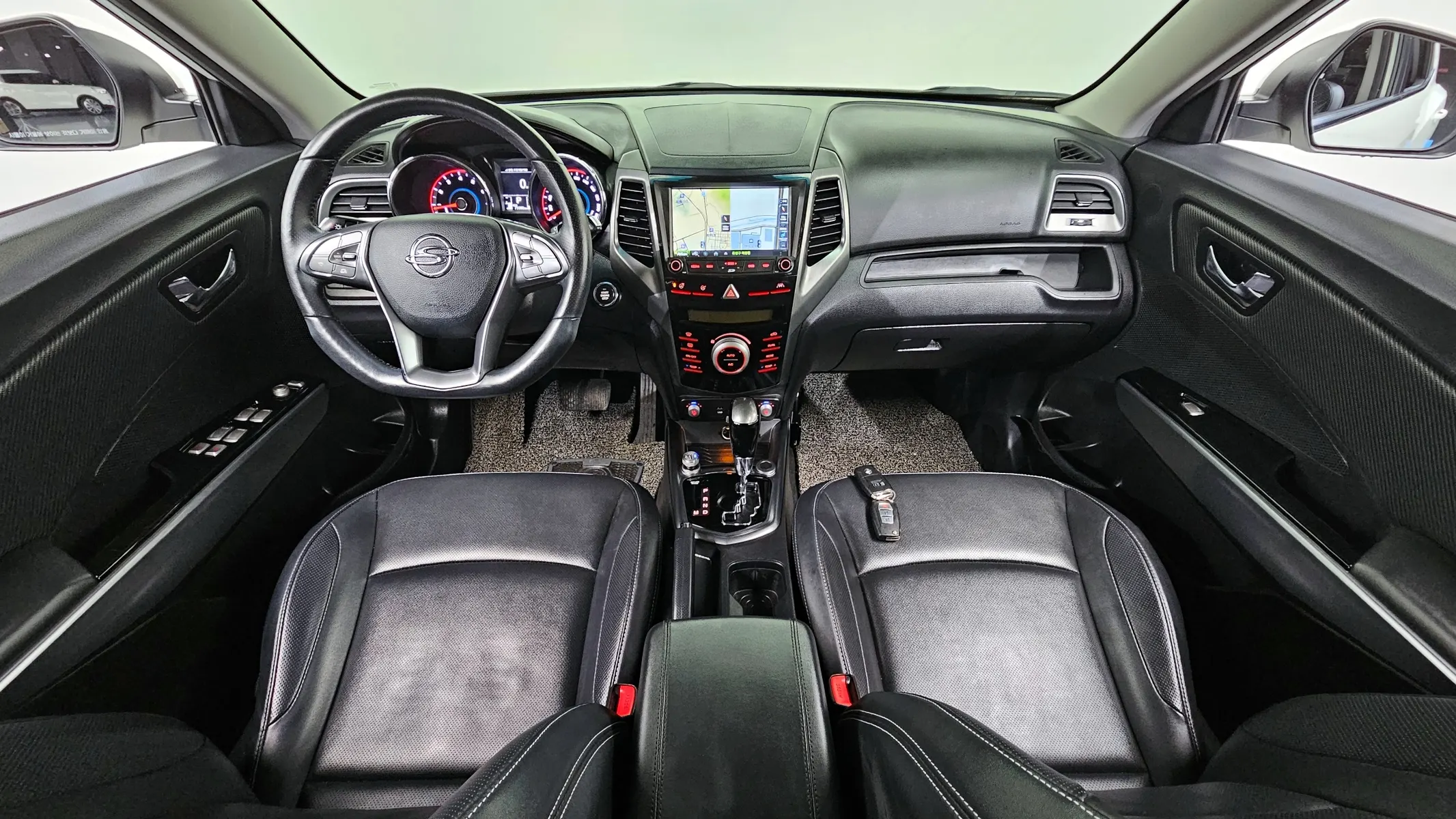KG Mobility 티볼리 아머 LX 2WD 2017 4/5