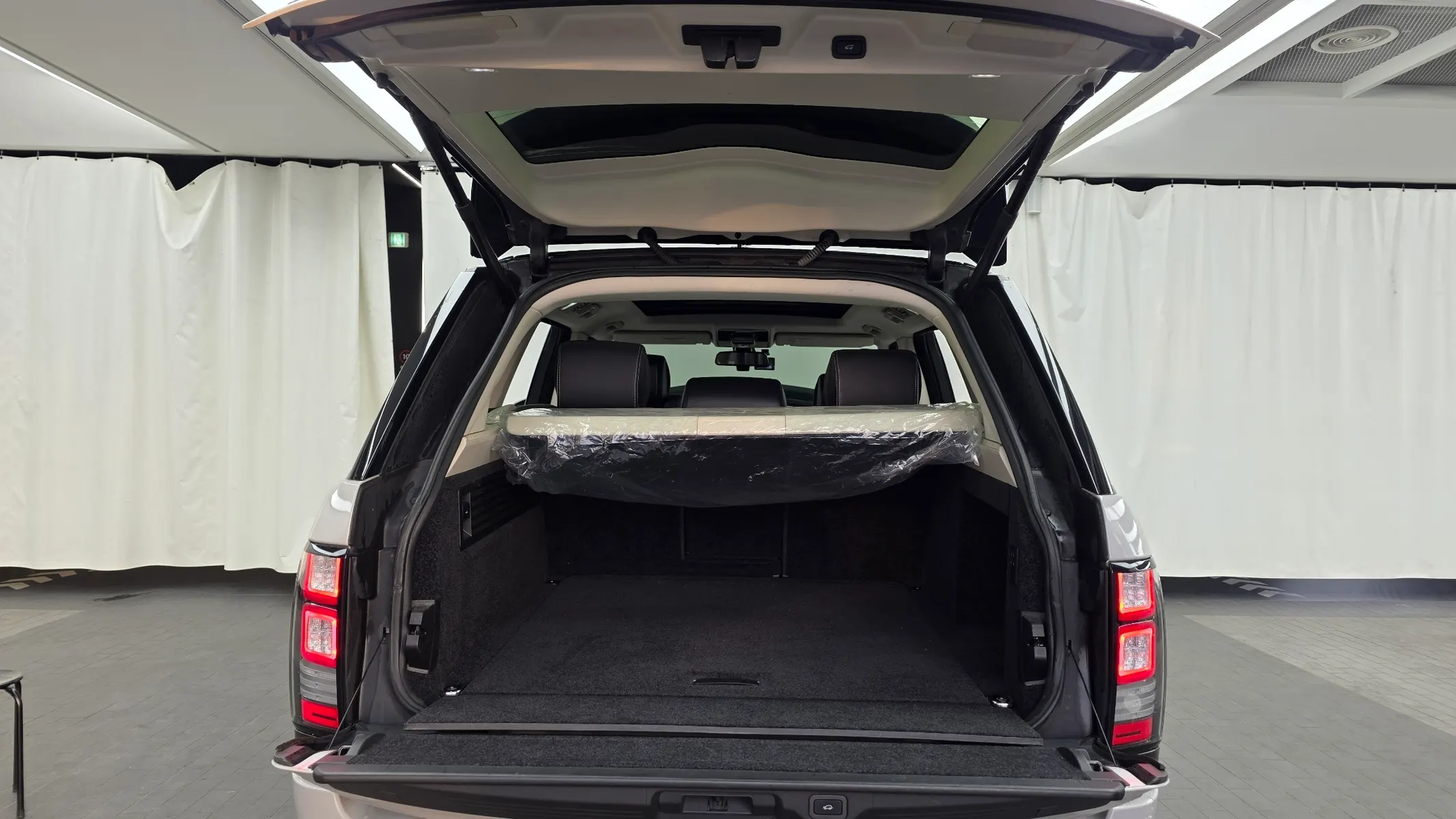Land Rover 4 4.4 SDV8 Vogue SE 2014 20/21