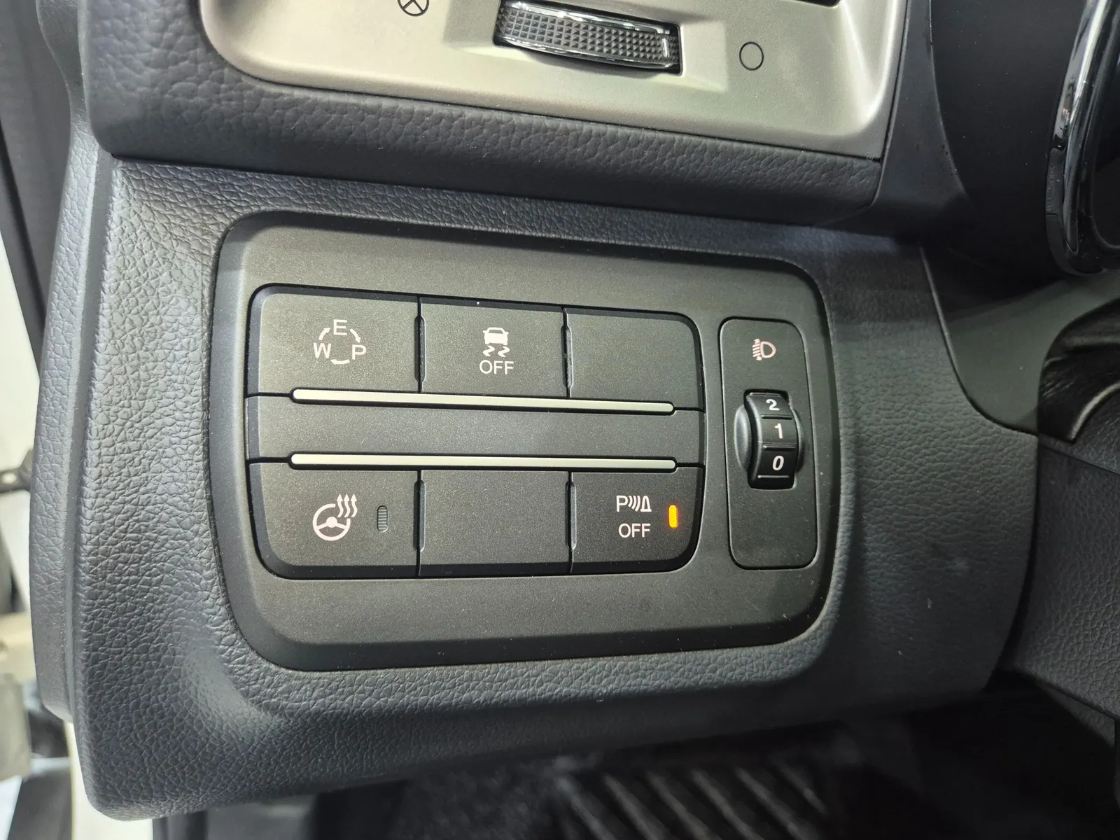 KG Mobility Tivoli LX 2WD 2015 4/5
