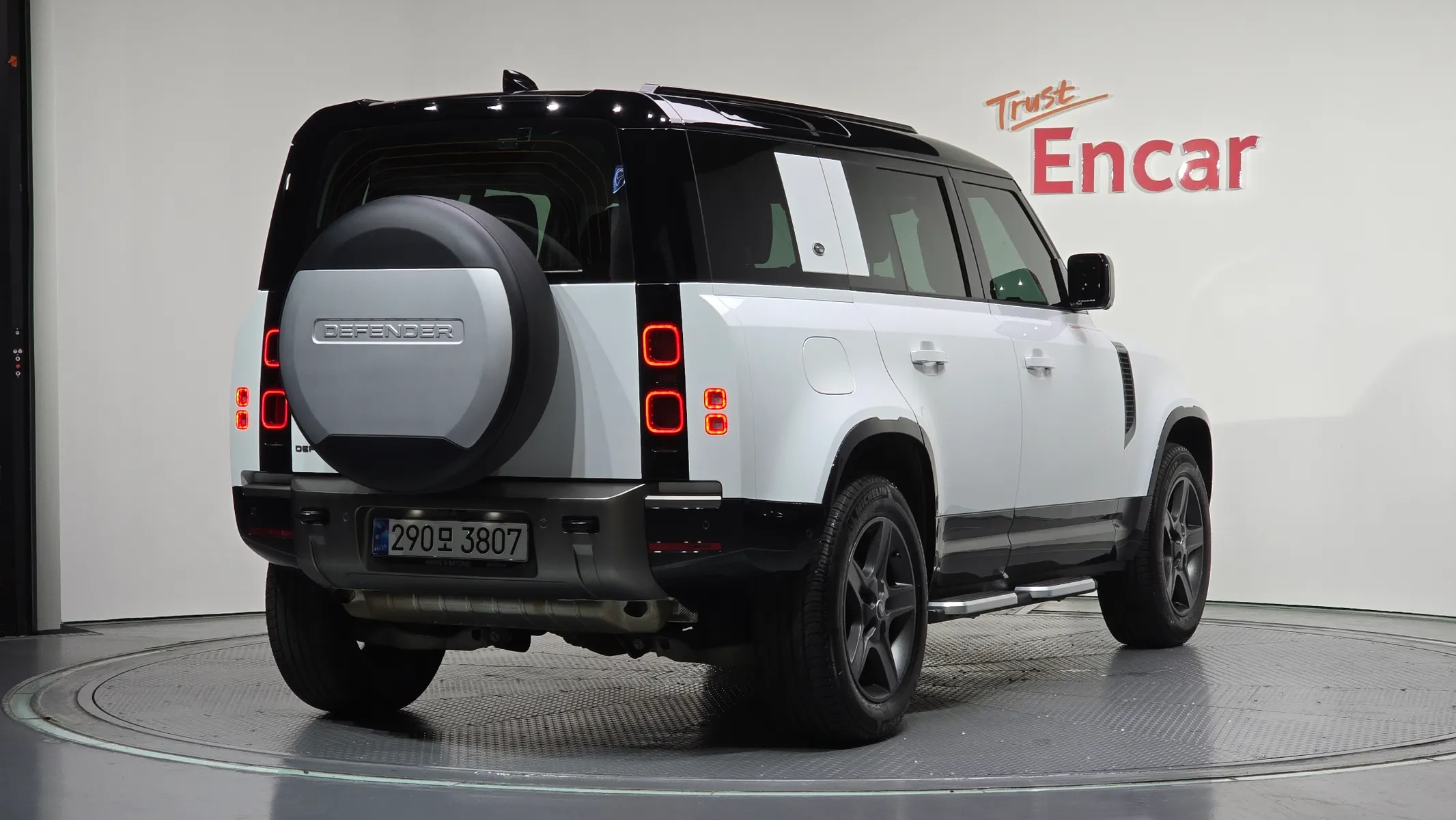 Land Rover (L663) 110 P300 X- SE 2024 2/32