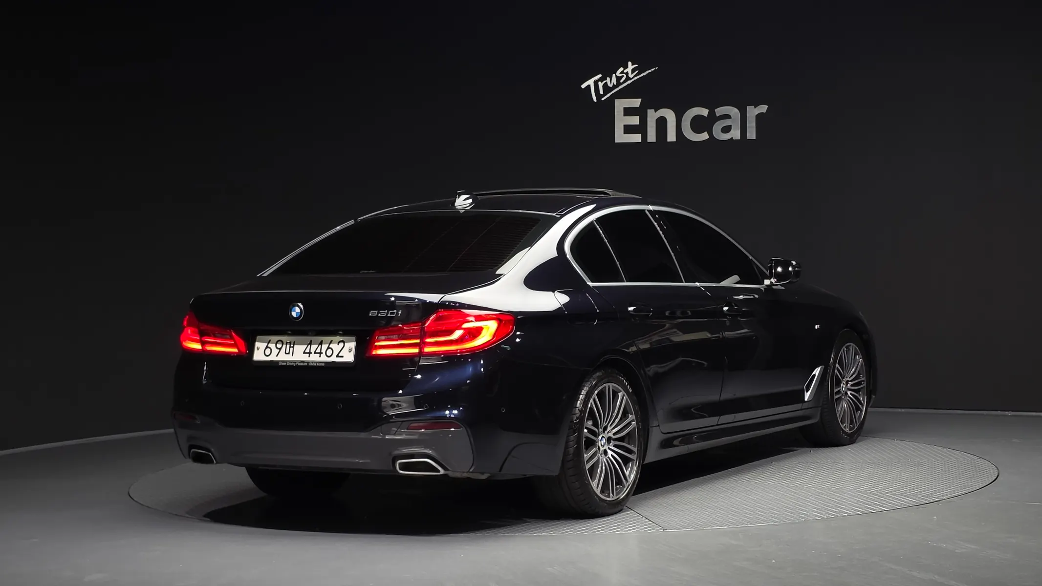 BMW 5 Series (G30) 530i M 2019 2/33