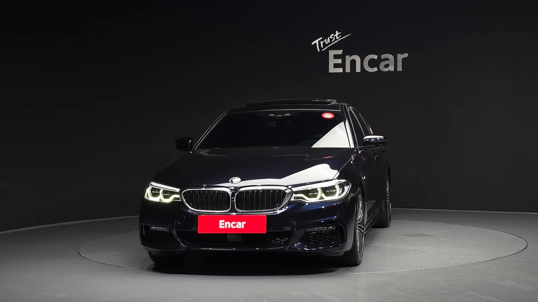 BMW 5 Series (G30) 530i M 2019 3/33