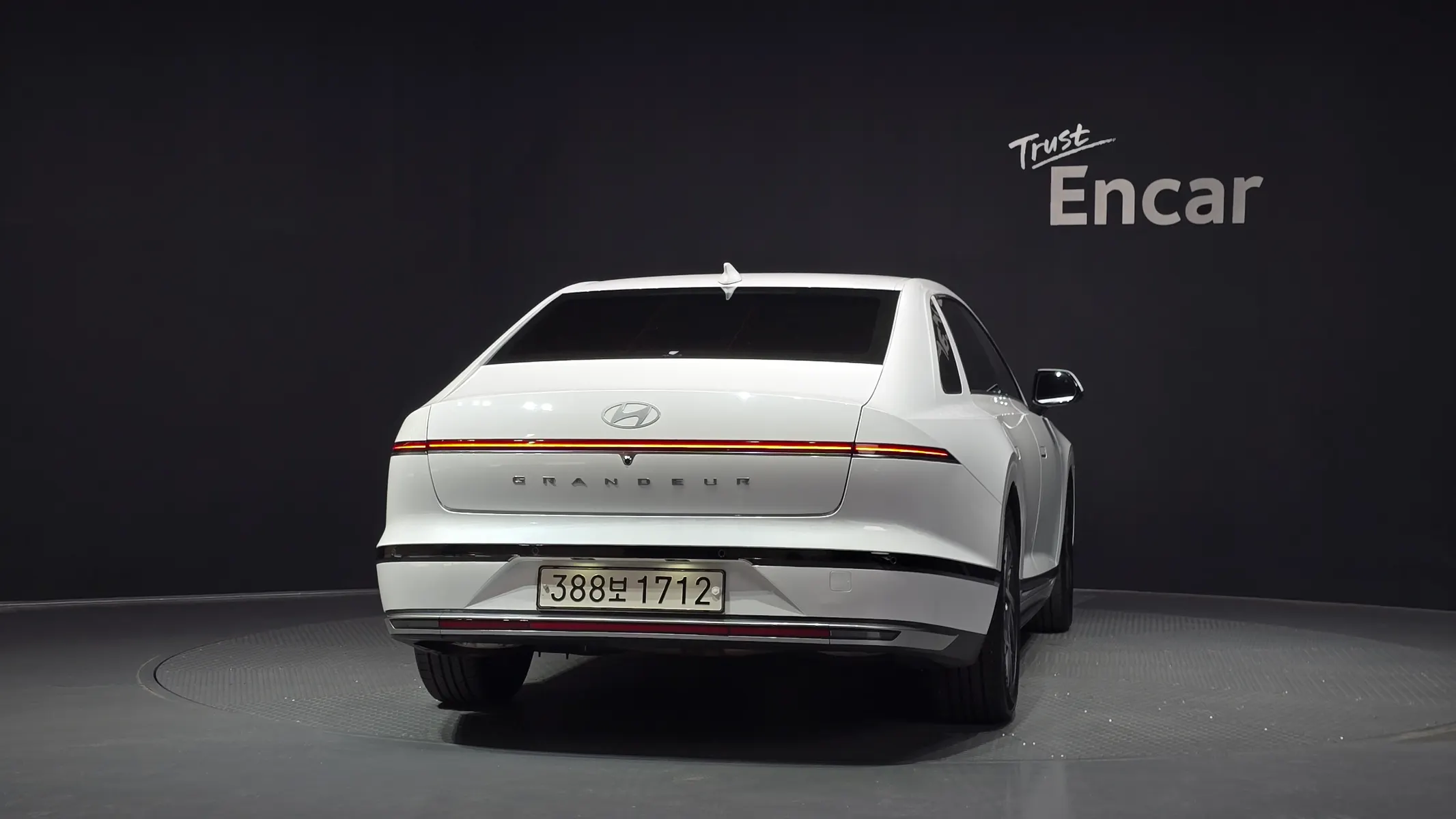 Hyundai (GN7) 3.5 LPG 2WD () 2023 3/5