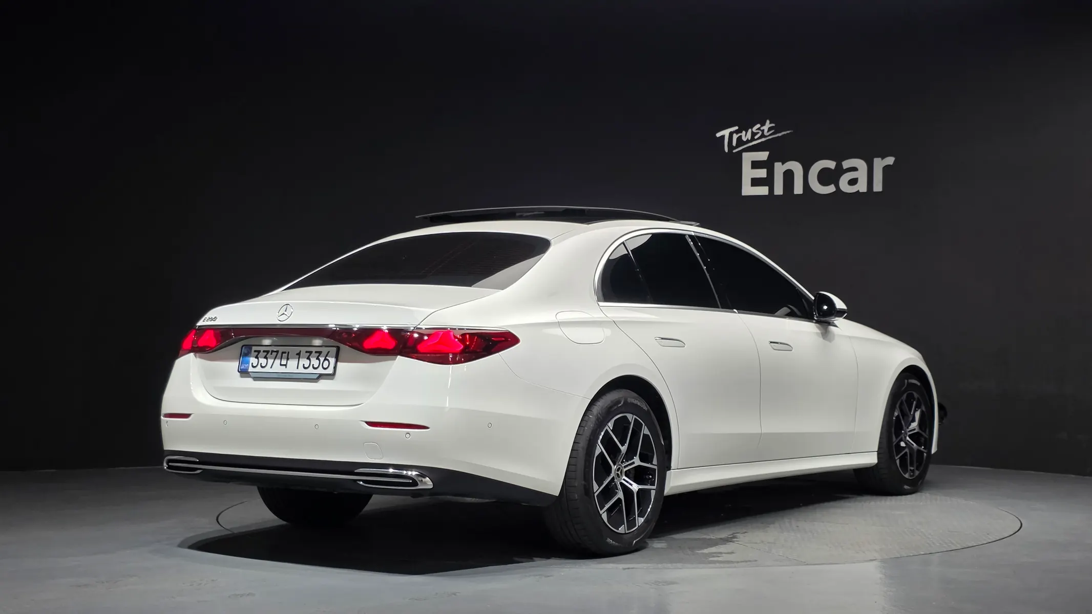 Mercedes-Benz E-Class W214 E200 2026 2/34