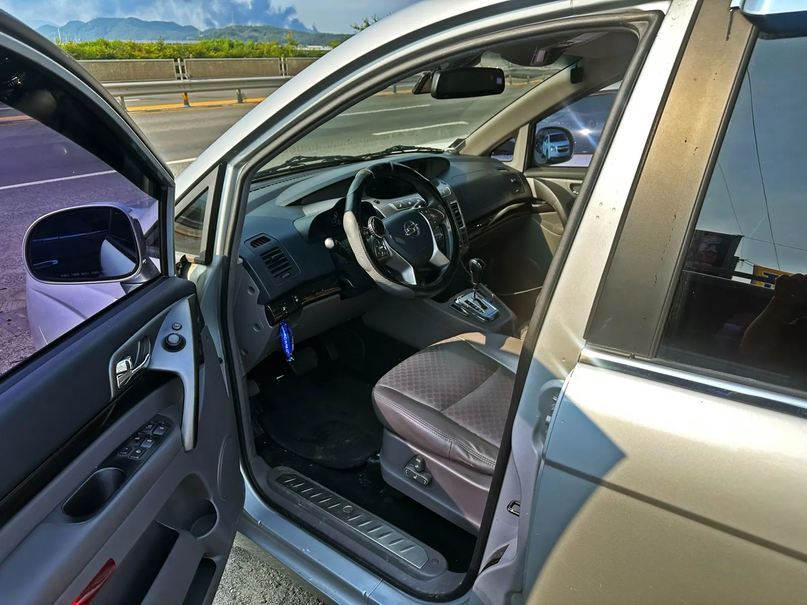 KG Mobility 코란도 투리스모 4WD TX 9 2016 4/5