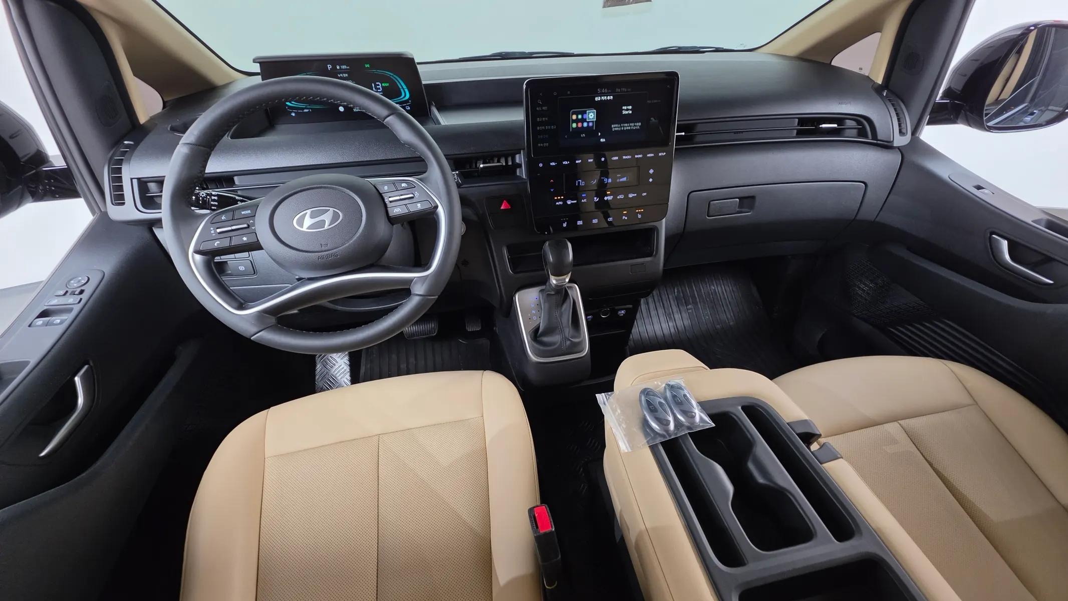 Hyundai Staria HEV 1.6 3 2024 4/5