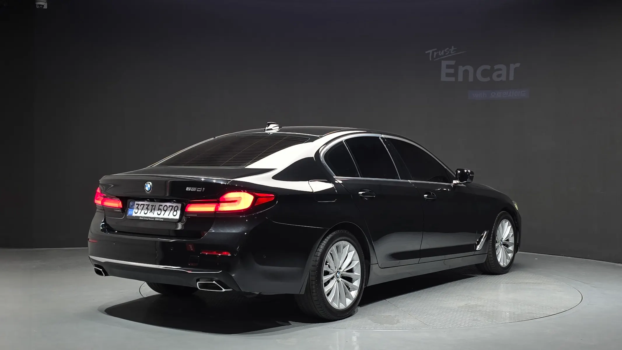 BMW 5 Series (G30) 520i 2022 2/35