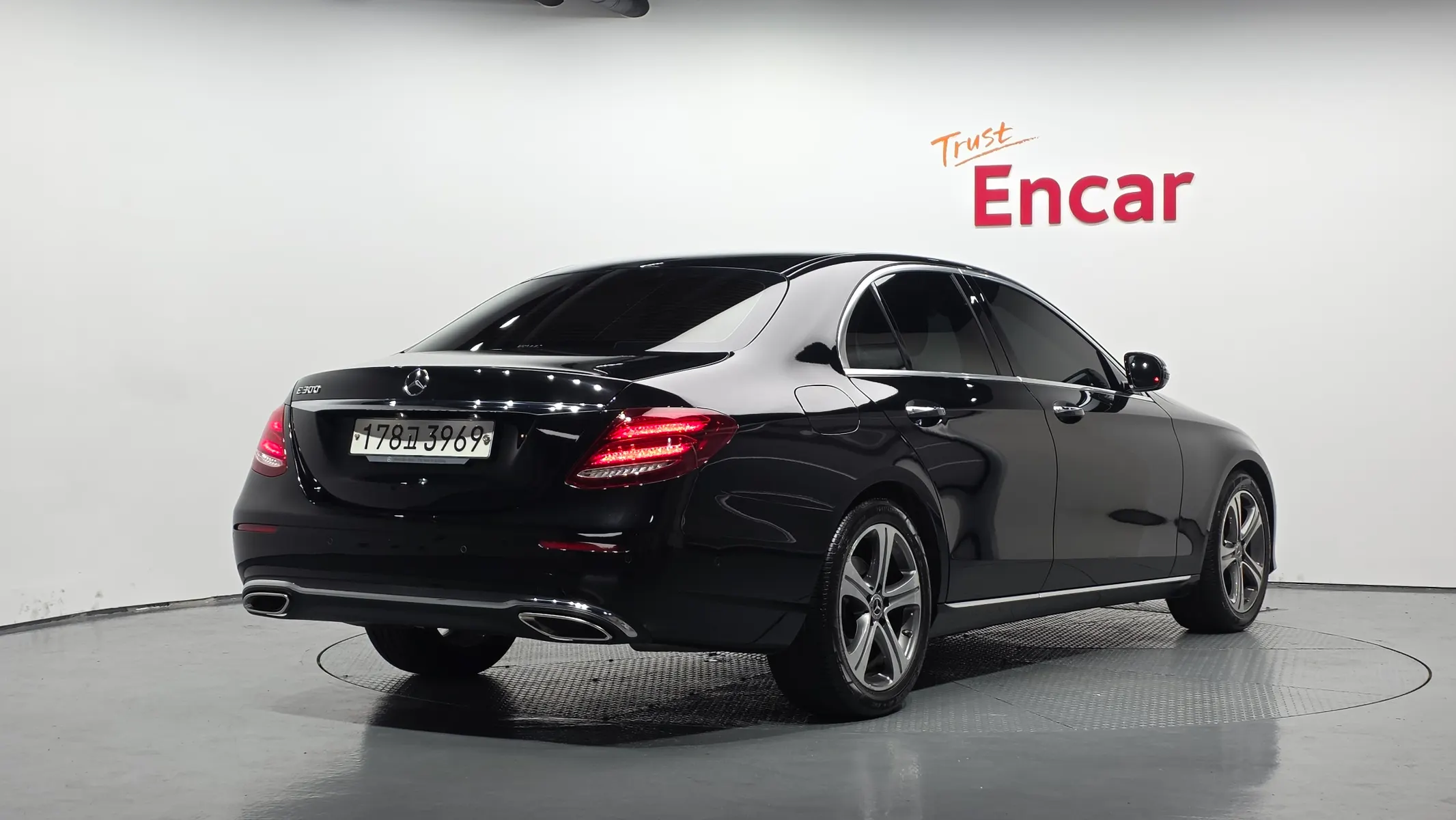 Mercedes-Benz E-Class W213 E300 2019 2/32