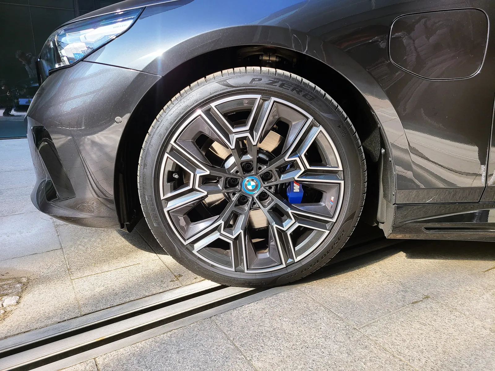 BMW 5 Series (G60) 530e M 2025 19/20