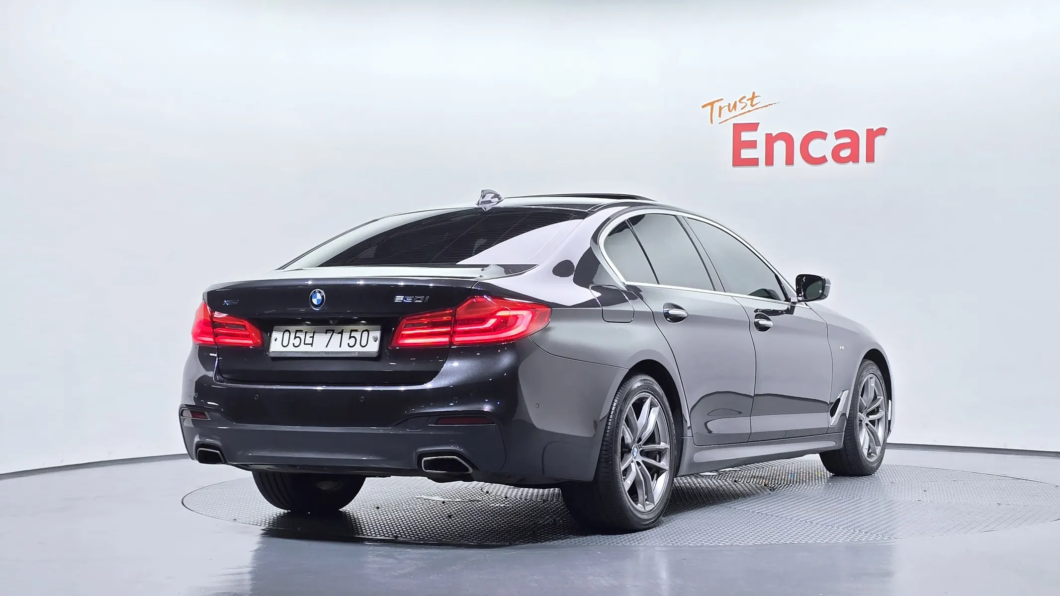BMW 5 Series (G30) 530i xDrive M 2017 2/36