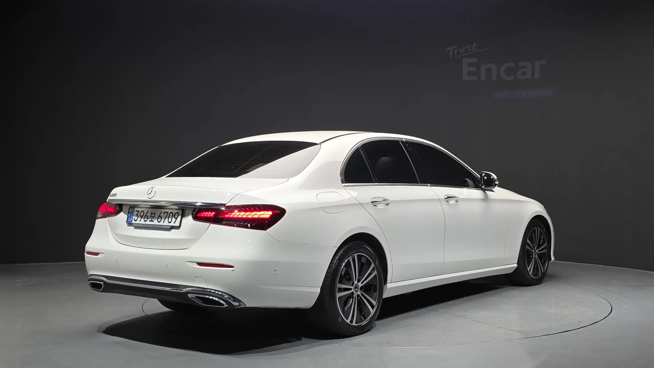 Mercedes-Benz E-Class W213 E250 2022 2/32