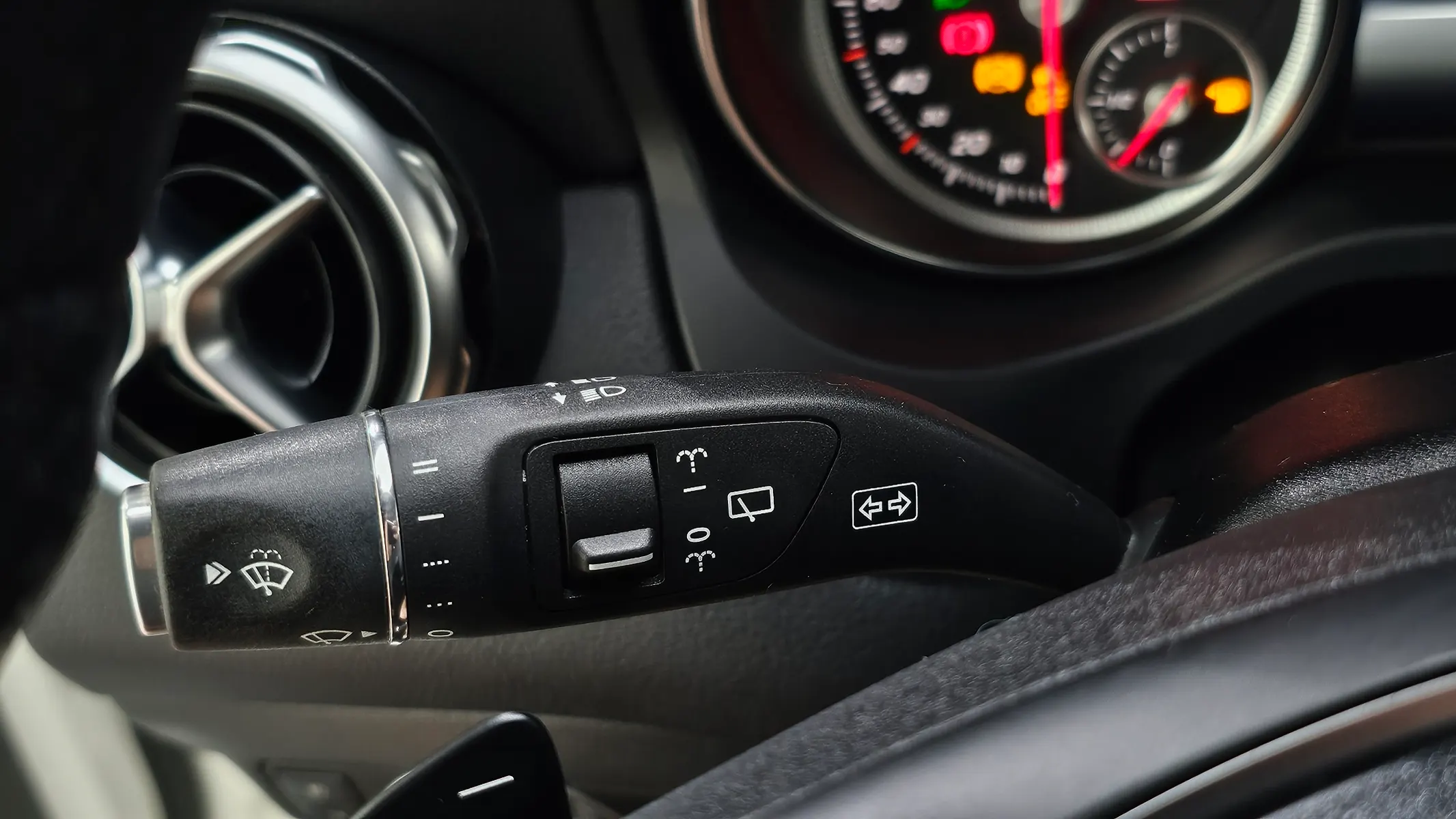 Mercedes-Benz GLA-Class X156 GLA220 2019 31/32