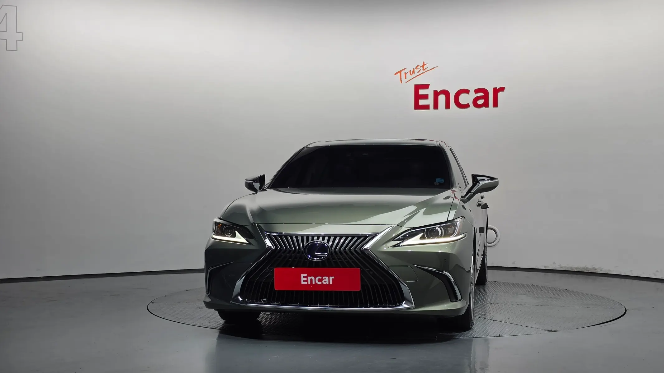Lexus ES300h 7 2018 2/5