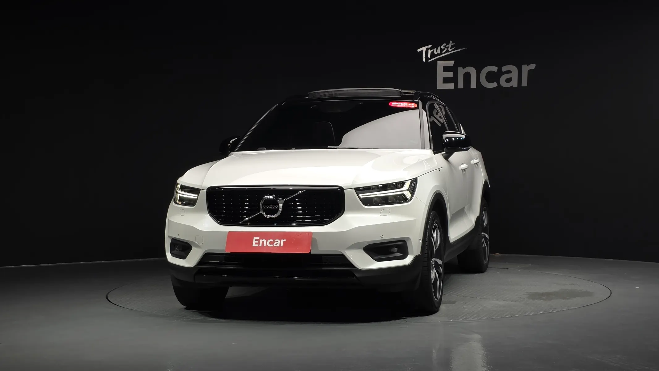 Volvo XC40 T4 R- 2018 3/42