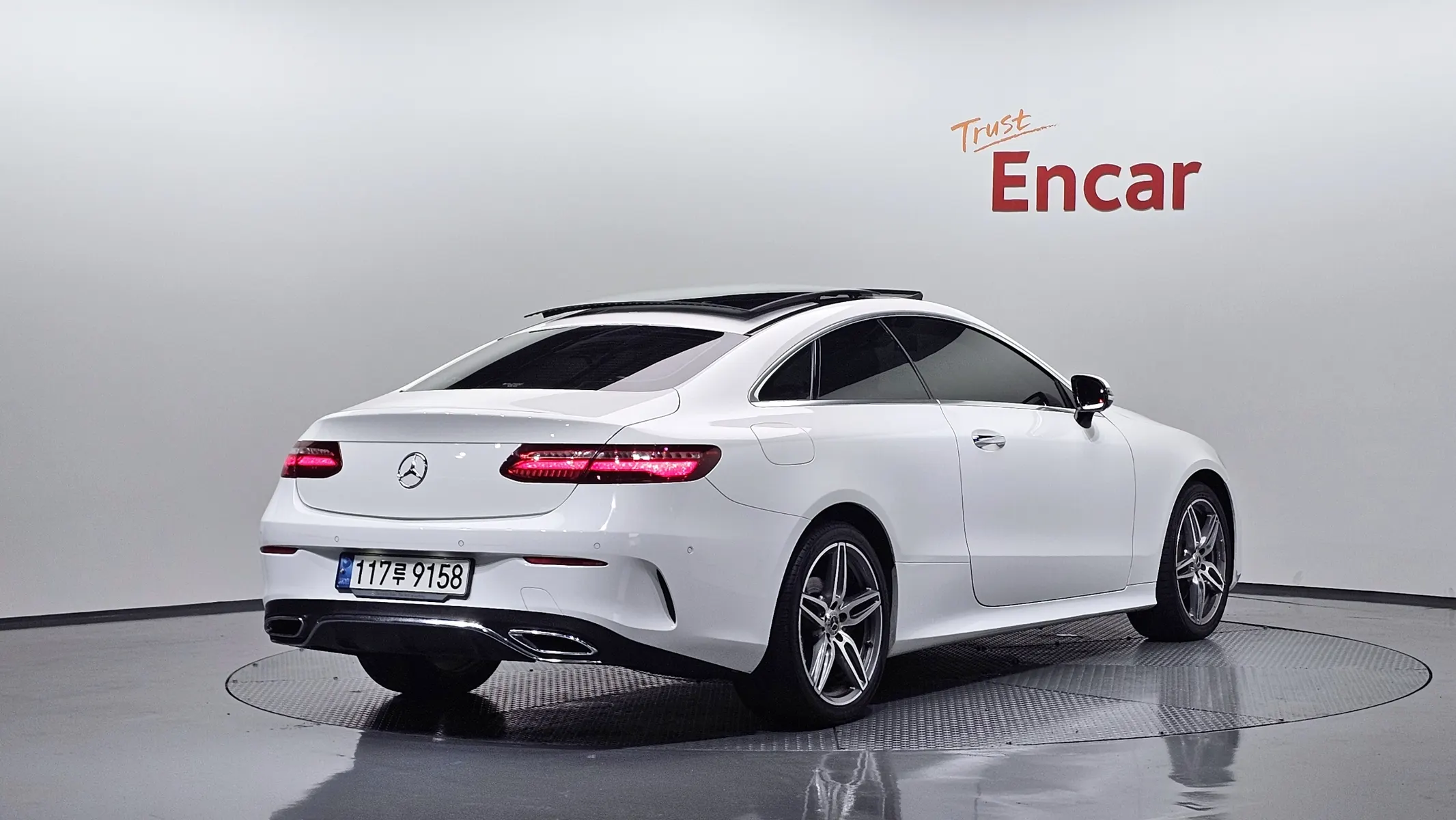 Mercedes-Benz E-Class W213 E220d 2019 2/36