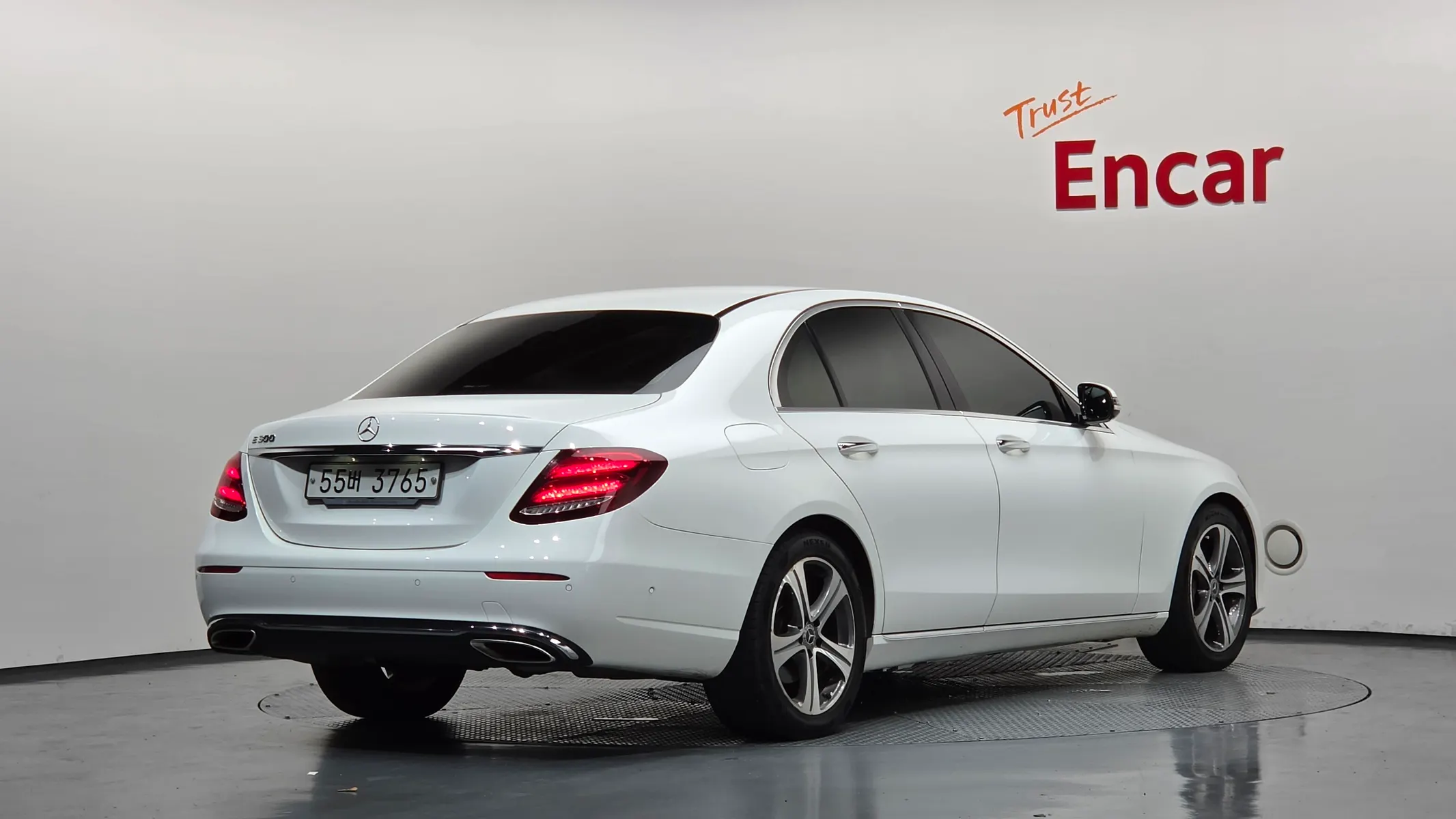 Mercedes-Benz E-Class W213 E300 2018 2/33