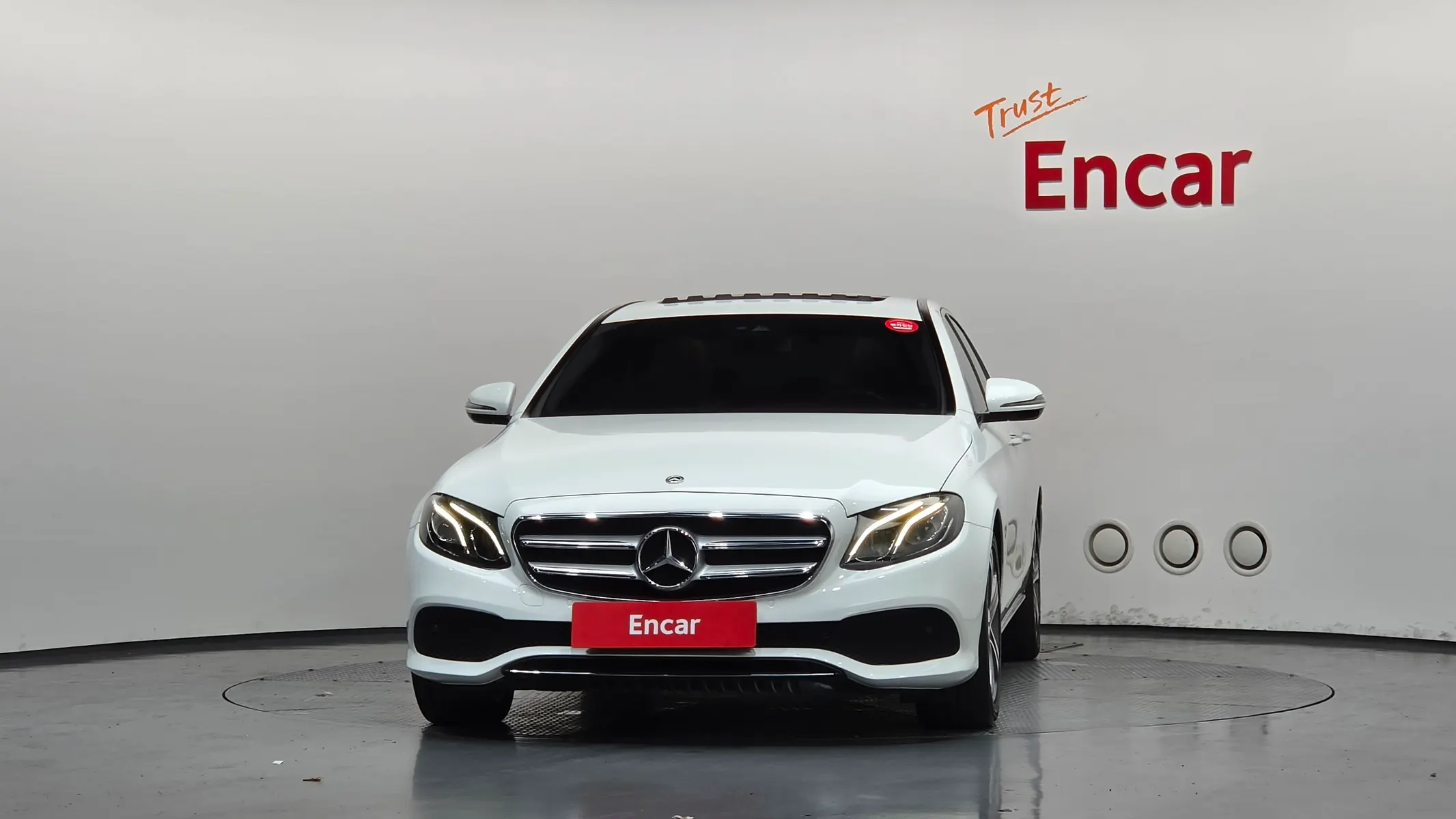 Mercedes-Benz E-Class W213 E300 2018 3/33