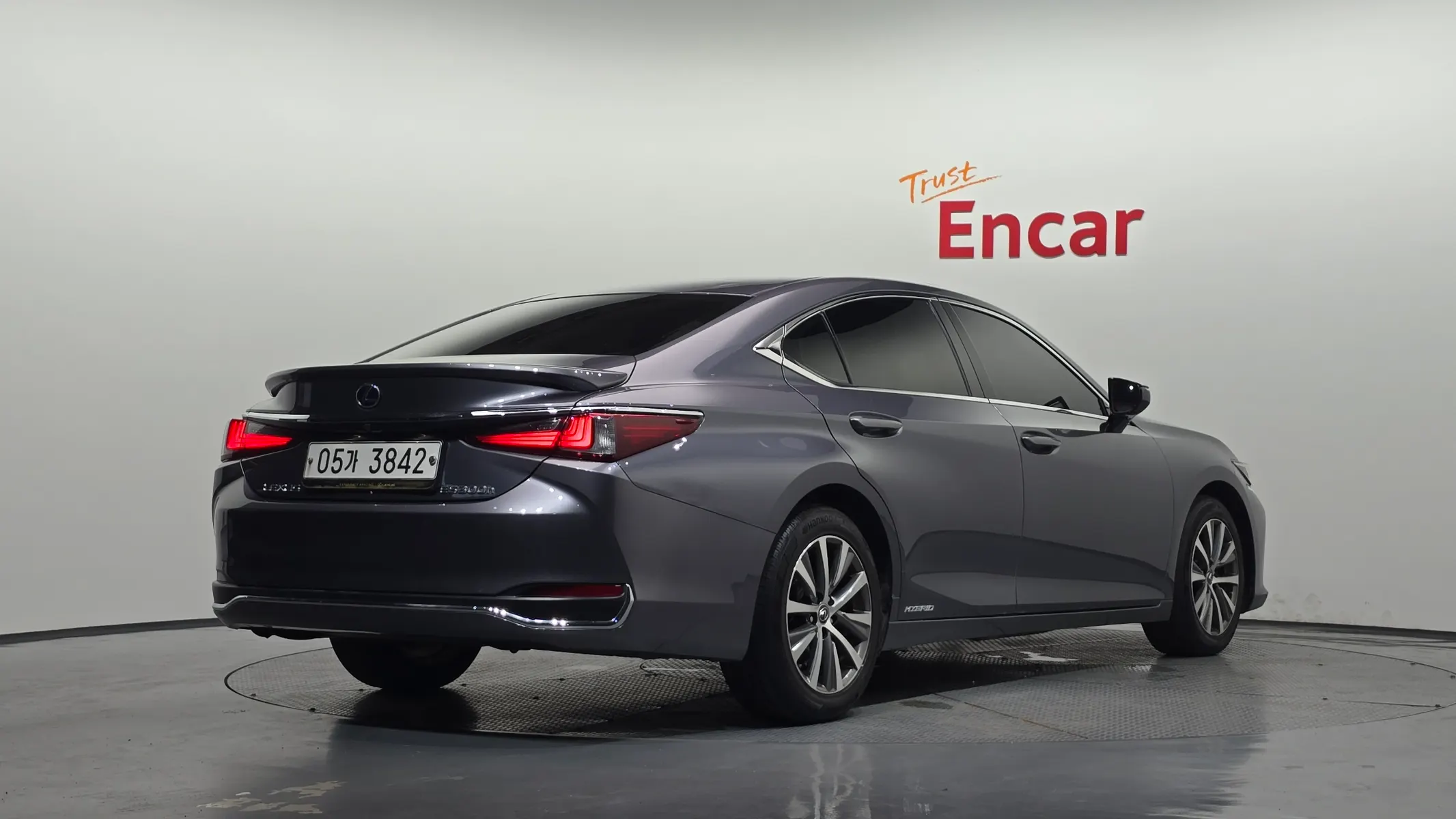 Lexus ES300h 7 2018 2/33