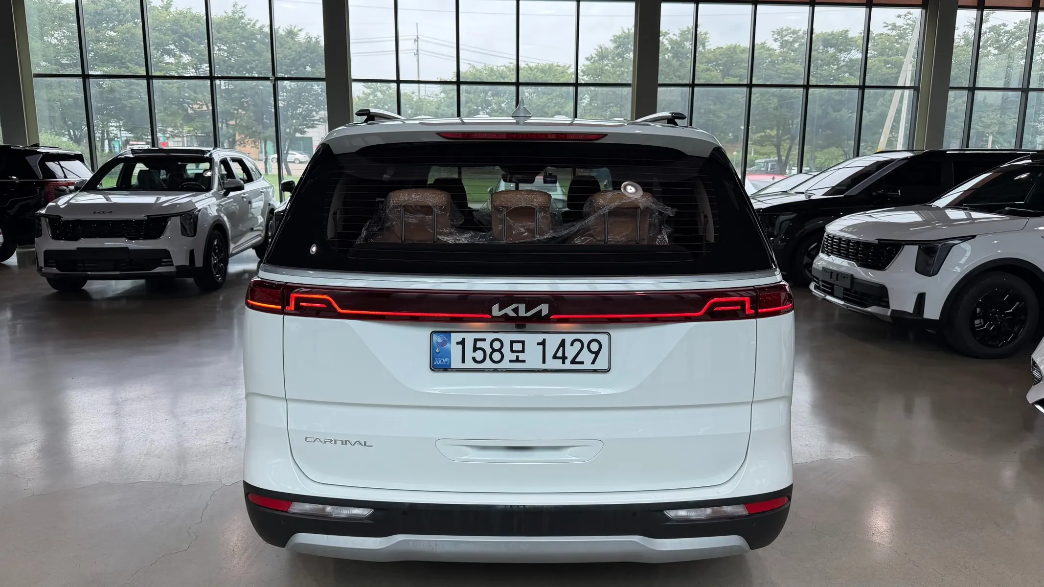 Kia Carnival 9 2022 3/5