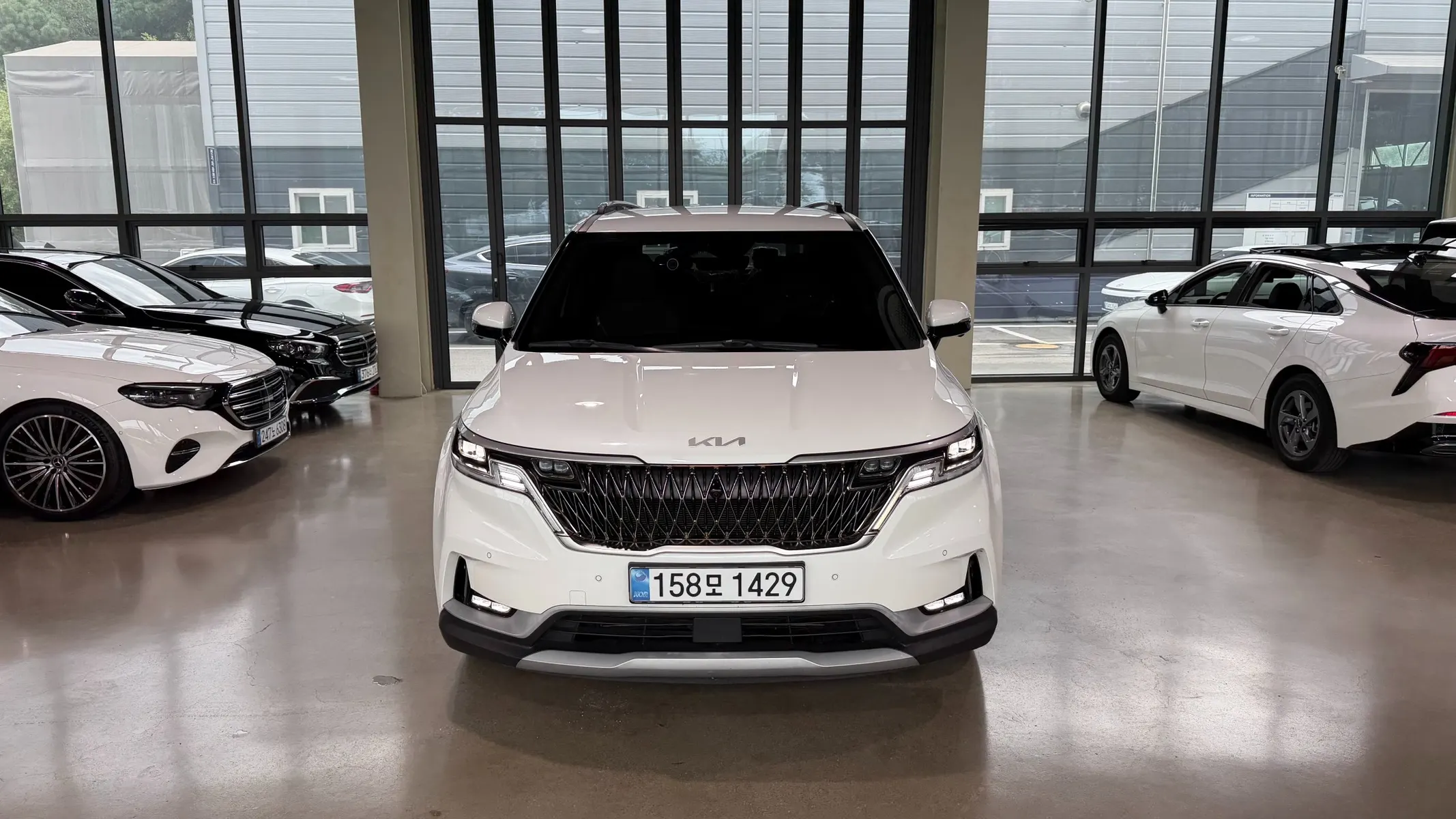 Kia Carnival 9 2022 2/5