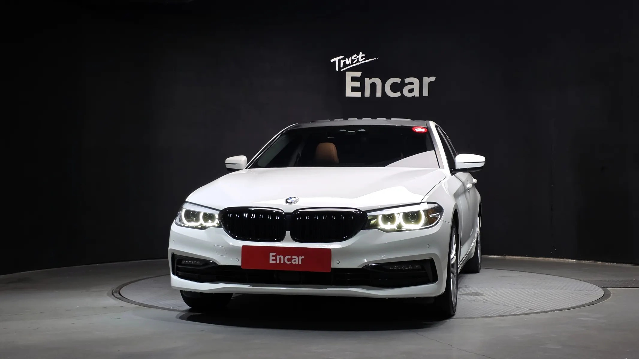 BMW 5 Series (G30) 520i 2020 3/32