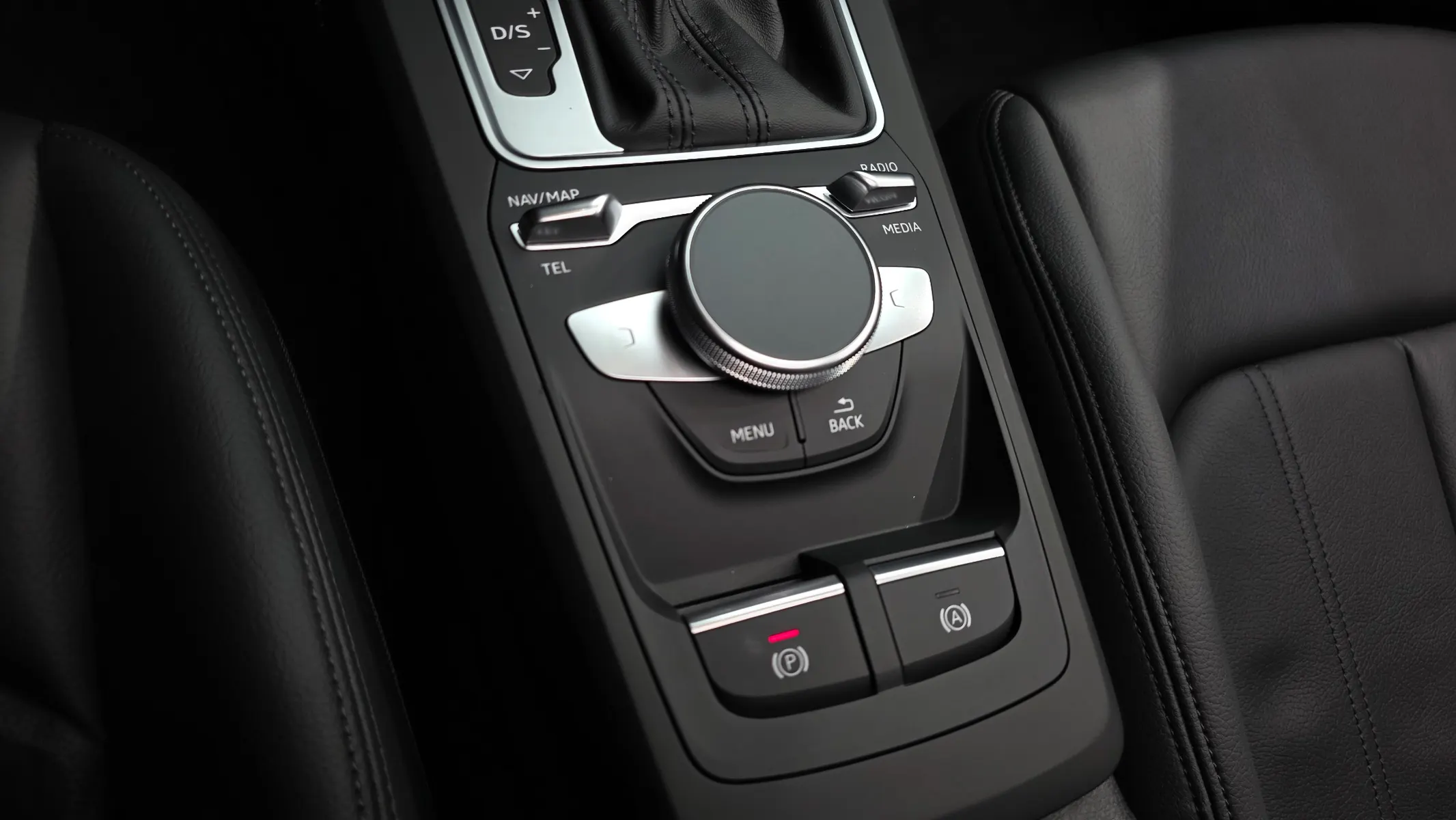 Audi Q2 35 TDI 2023 42/43