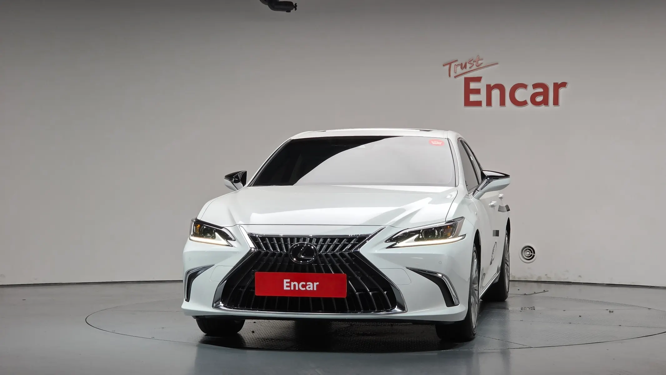 Lexus ES300h 7 2024 2/5