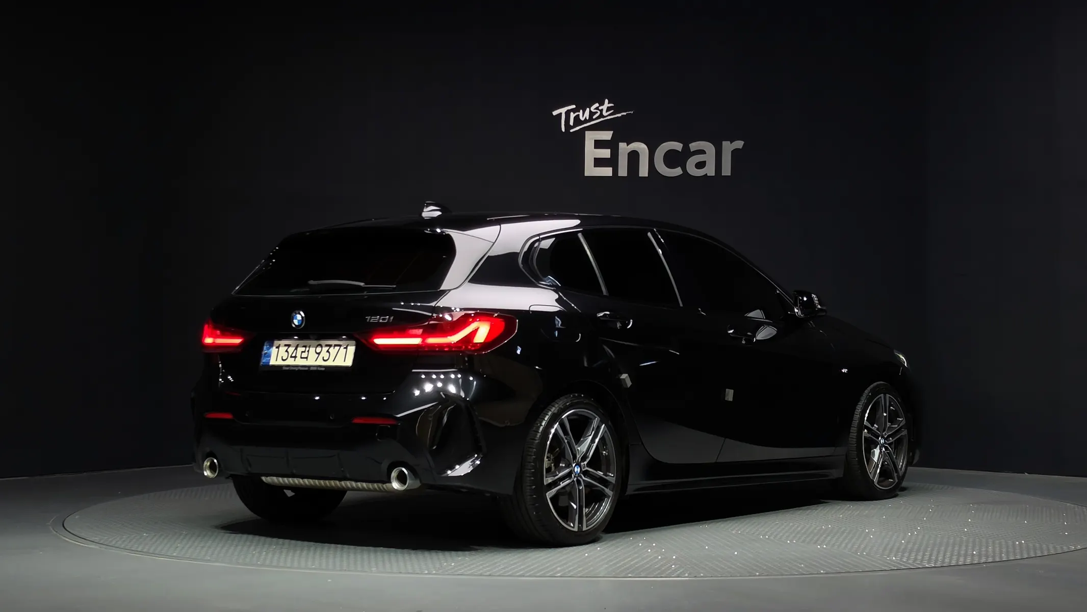 BMW 1 Series (F40) 120i M 2023 2/33