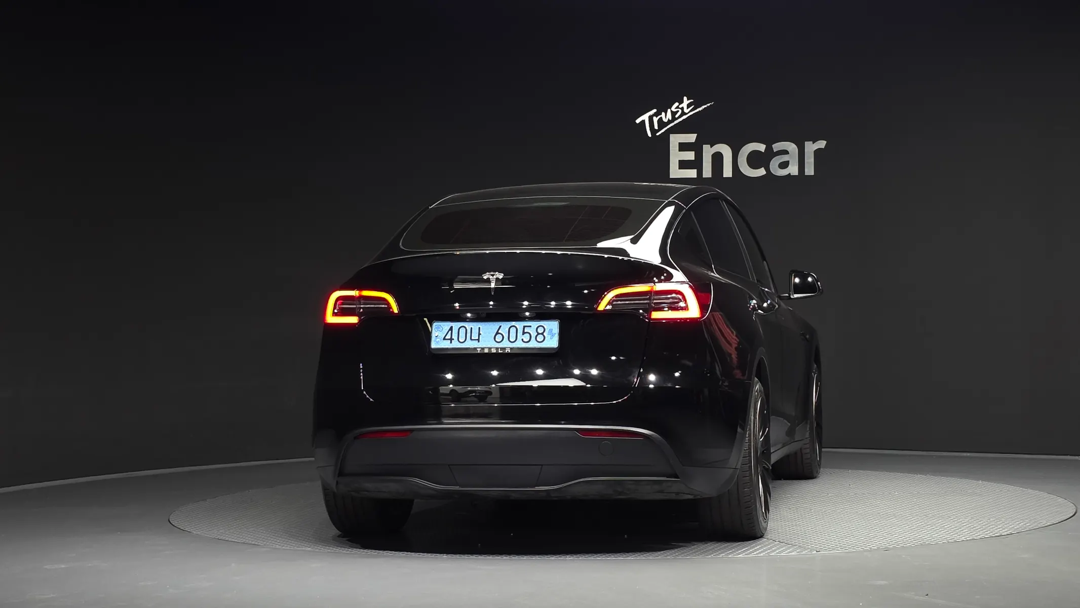 Tesla Y RWD 2023 3/5