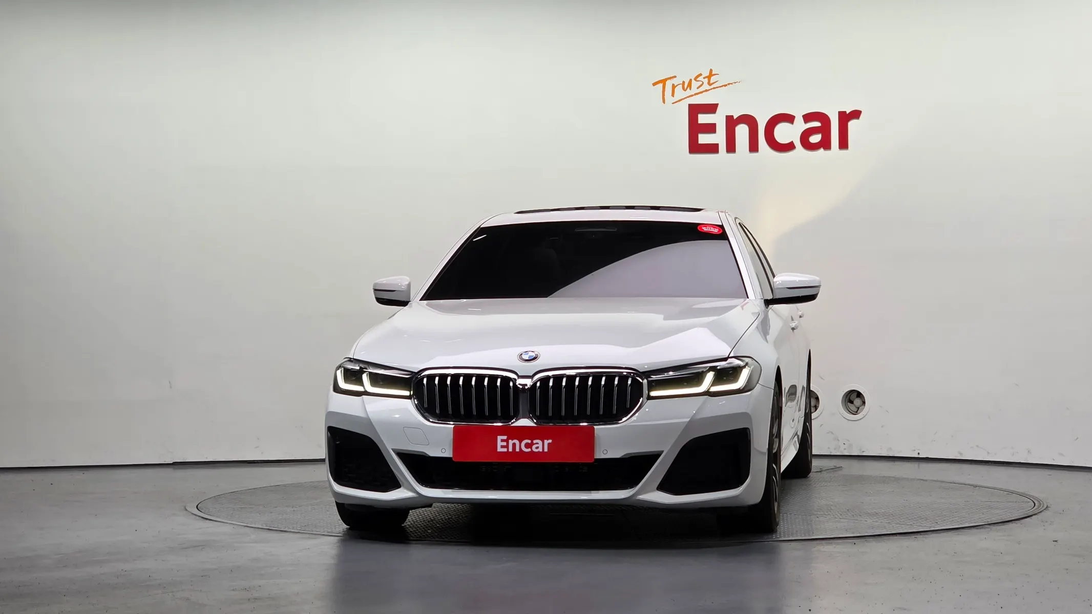 BMW 5 Series (G30) 520i M 2022 3/35