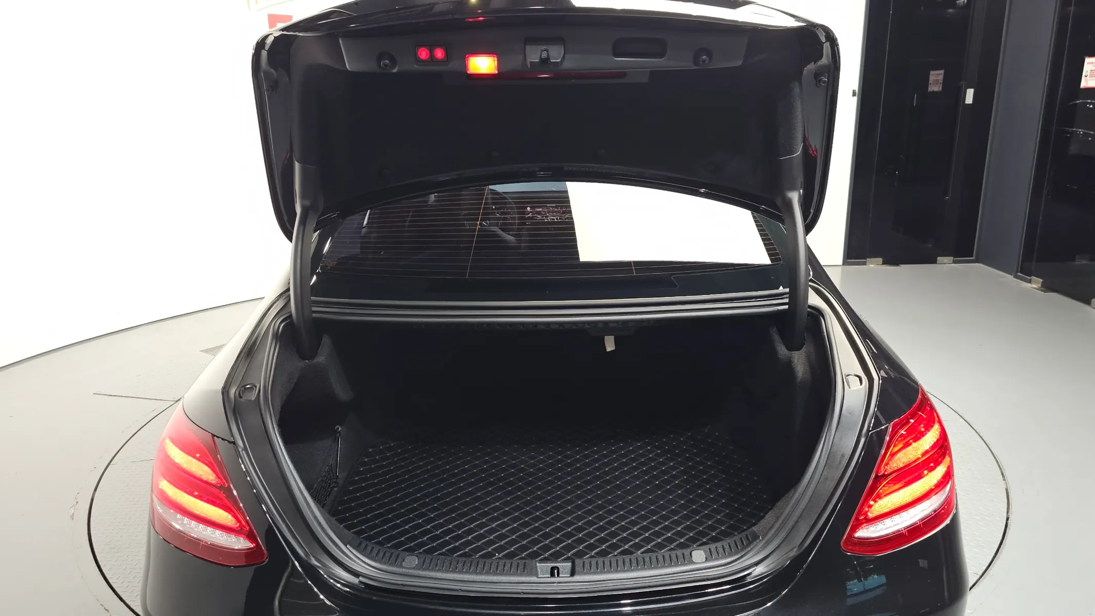 Mercedes-Benz E-Class W213 E200 2017 20/21