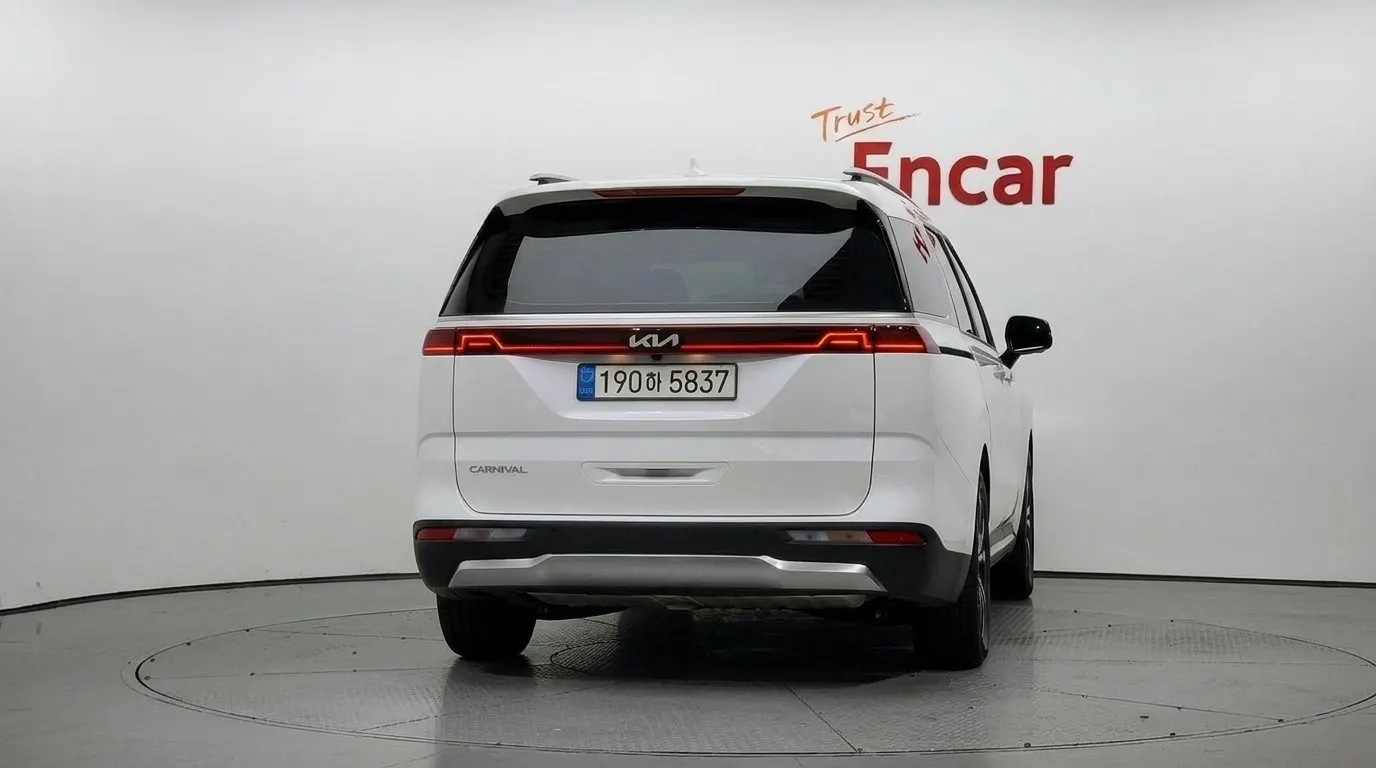 Kia Carnival 9 2023 3/5