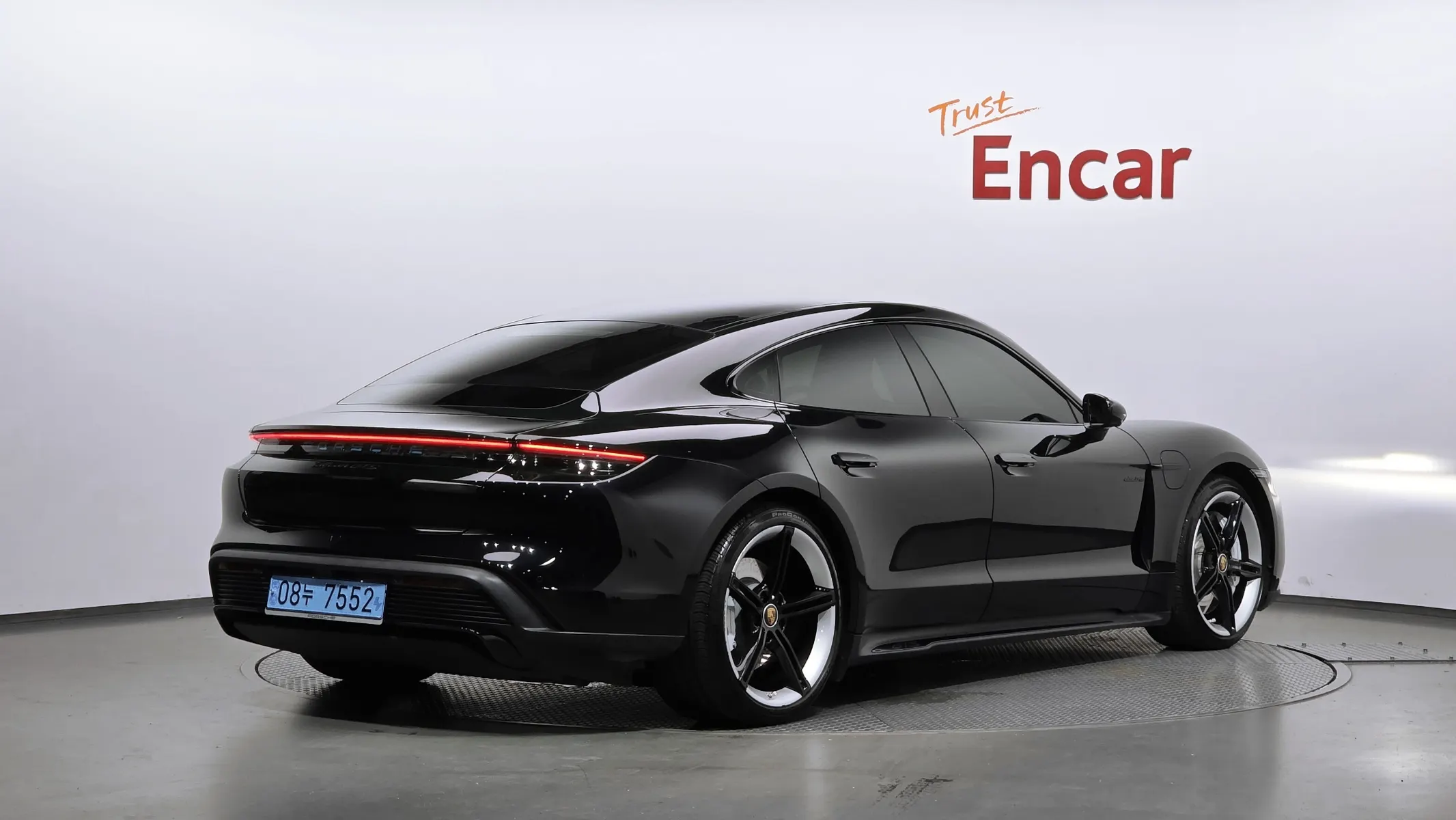 Porsche 타이칸 GTS 2023 2/21