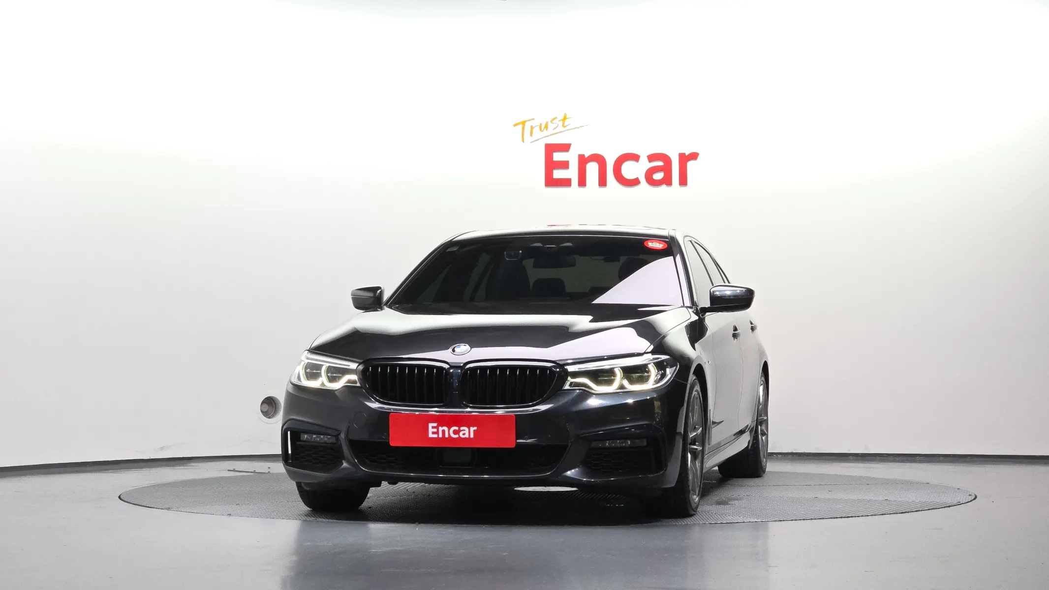 BMW 5 Series (G30) 520i M 2020 3/33