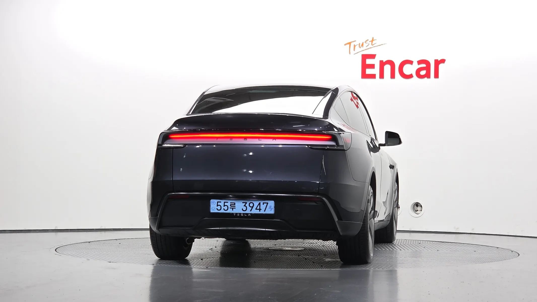 Tesla Y RWD 2026 3/5