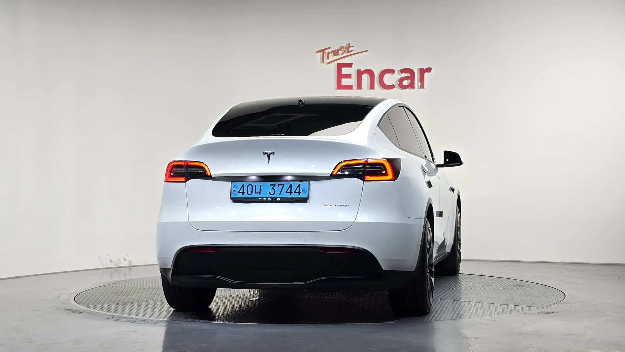 Tesla Y AWD 2022 3/5