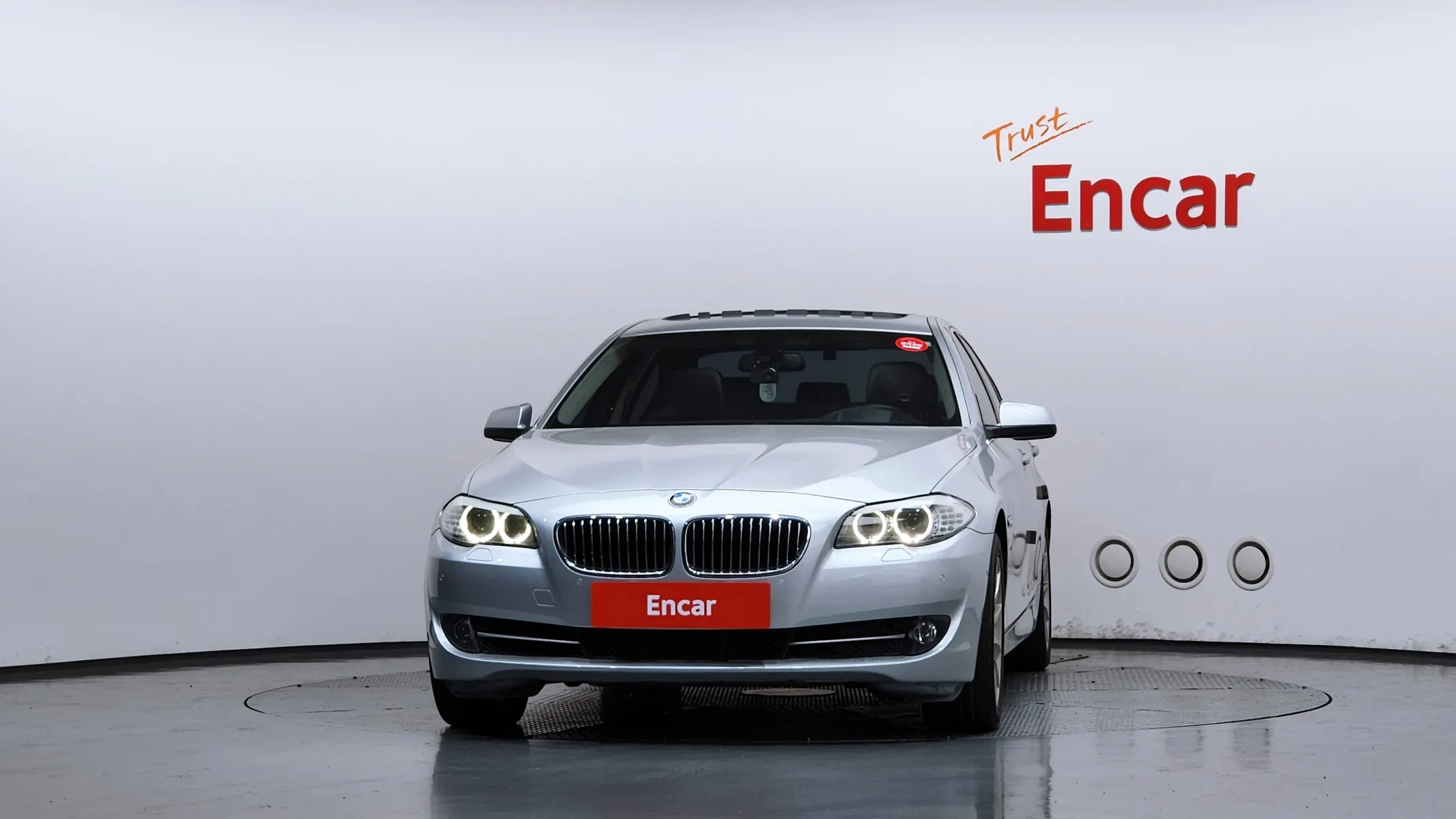 BMW 5 Series (F10) 528i xDrive 2013 3/21