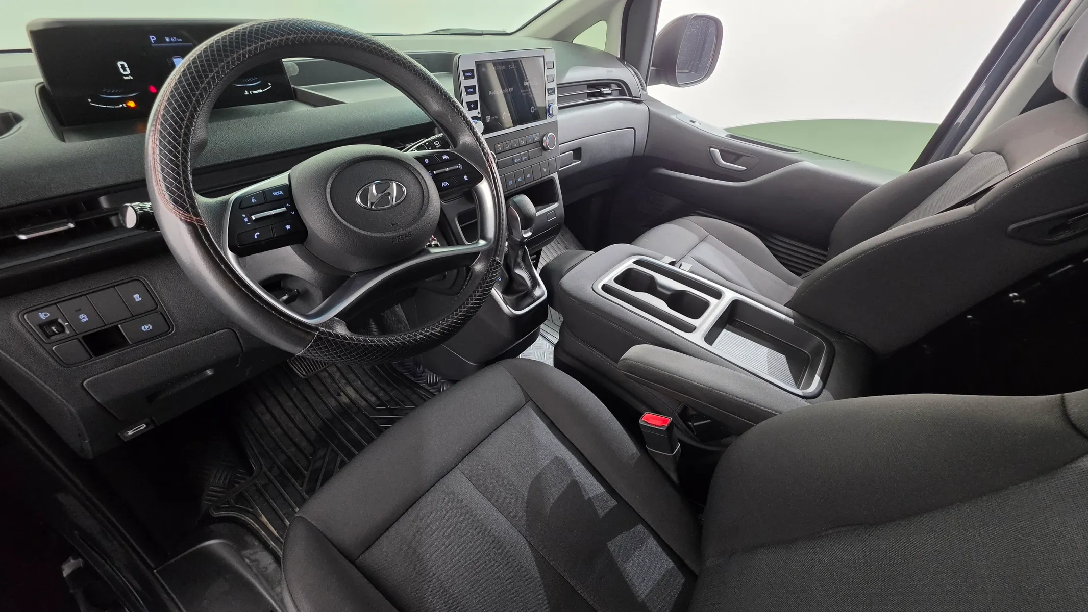 Hyundai Staria 3 2023 4/5